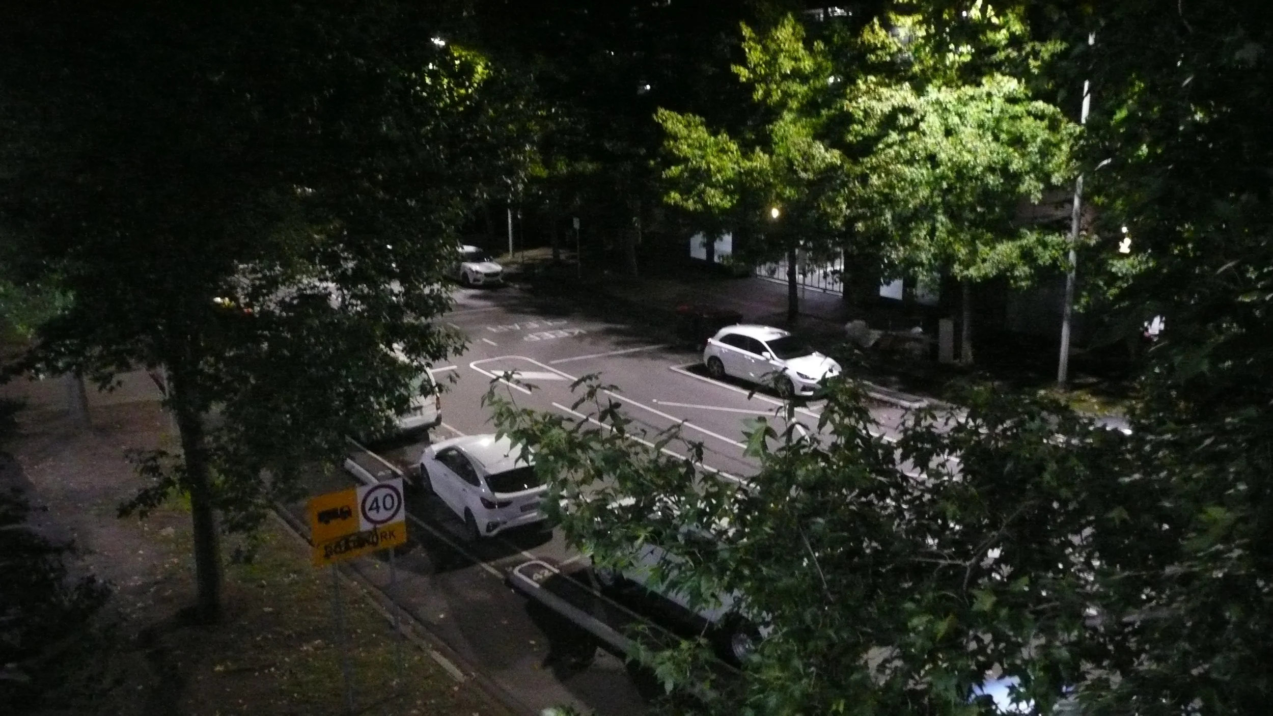 Melbourne City Apartments – Night