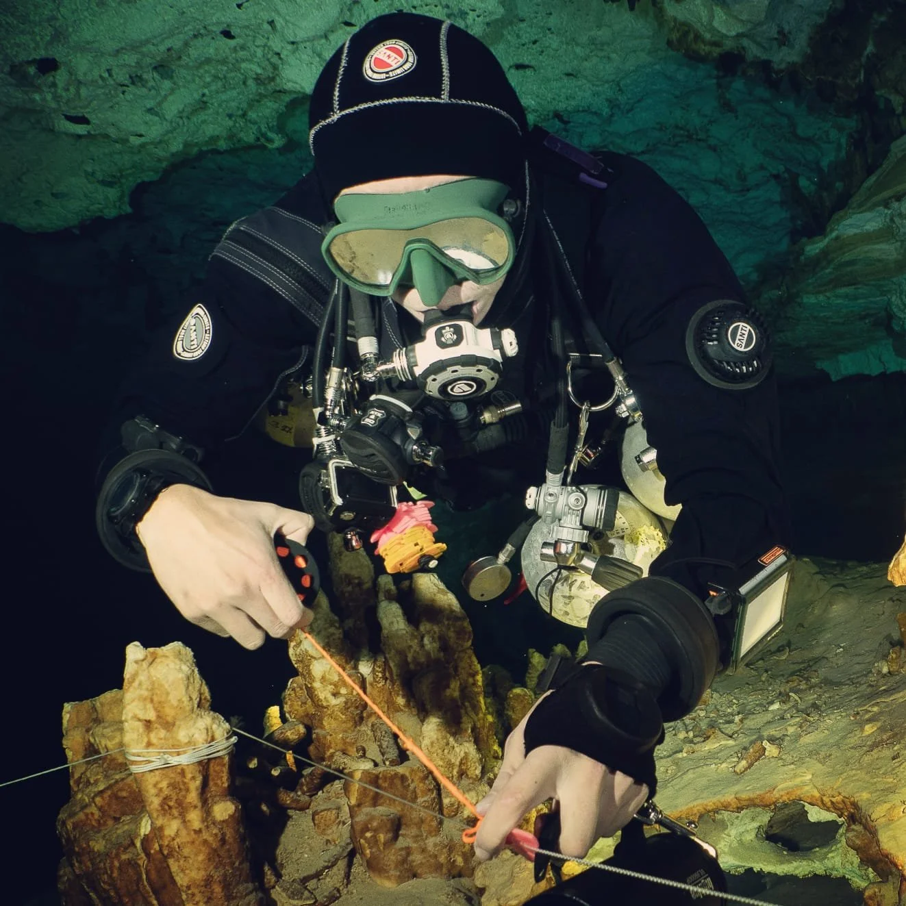 cavern diving, cave diving, scuba diving, all inclusive trip, playa del carmen, tulum, cozumel. 20.6296° N, 87.0739° W