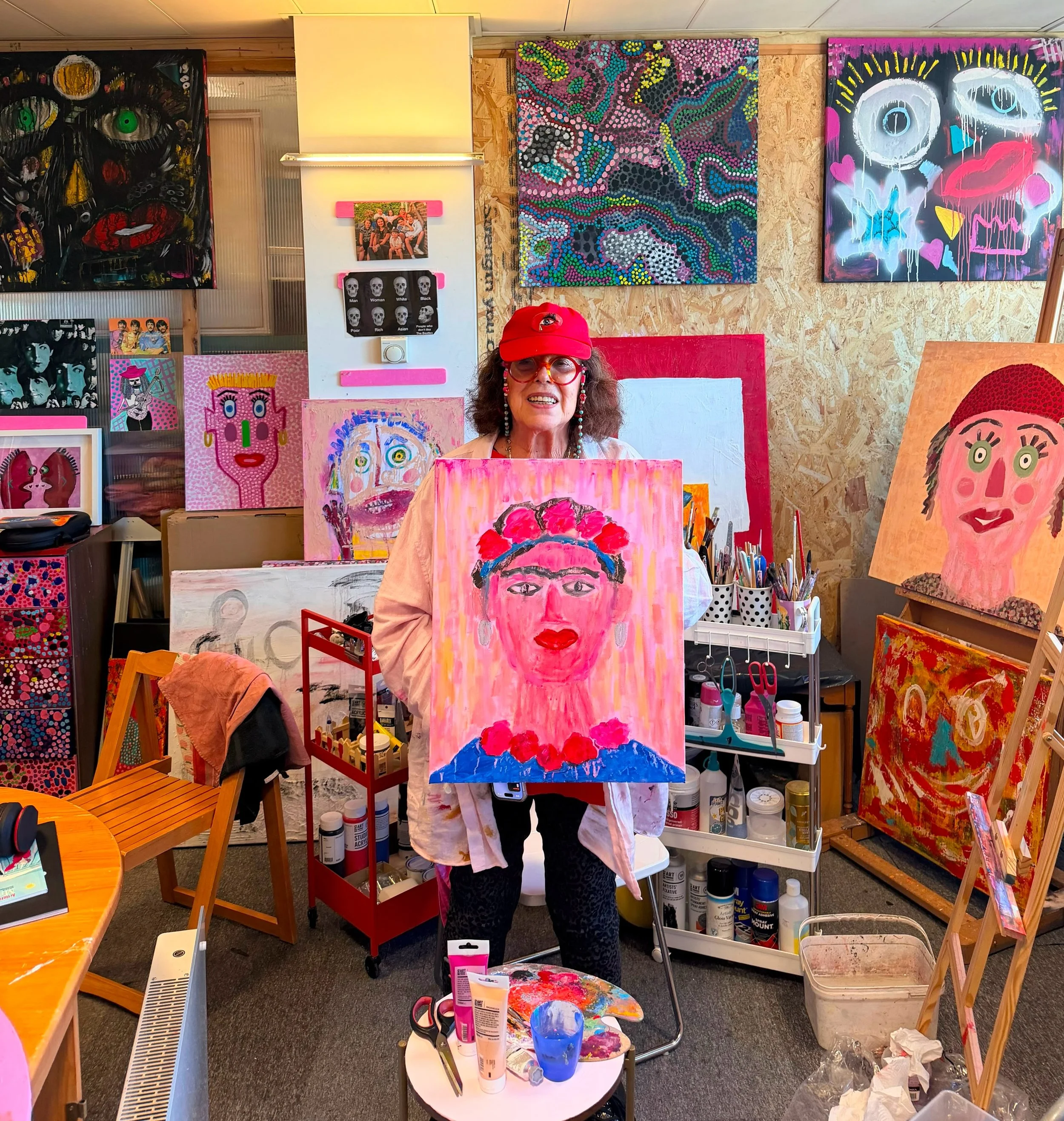 DO YOU LIKE MY NEW PAINTING? &lsquo;Fab Frida&rsquo; #acryliconcanvas #fridakahlo #abstractfrida #colourfulpainting #pinkpainting