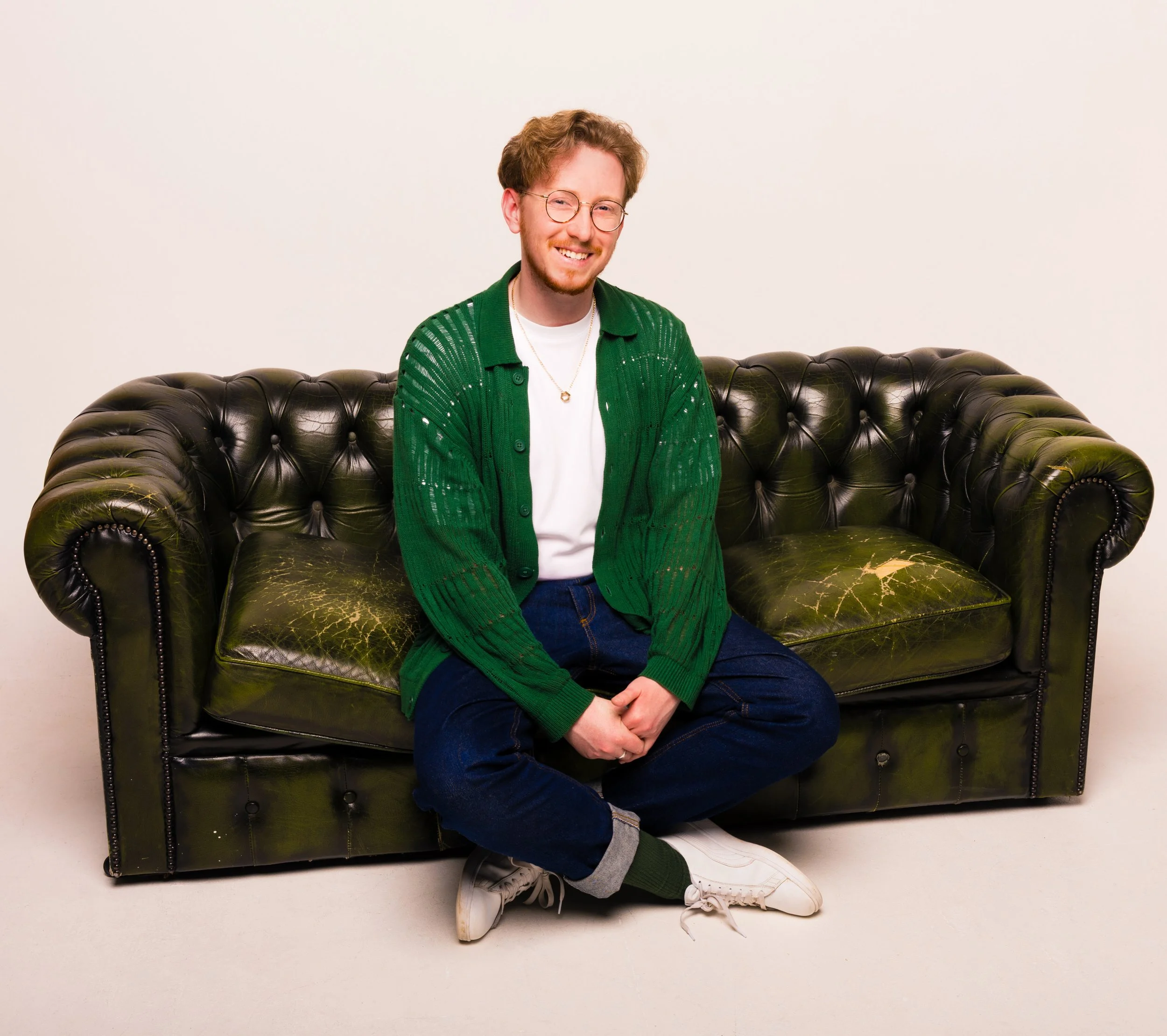 A friendly picture of Owen Butcher for his 1-to-1 vocal coaching page.