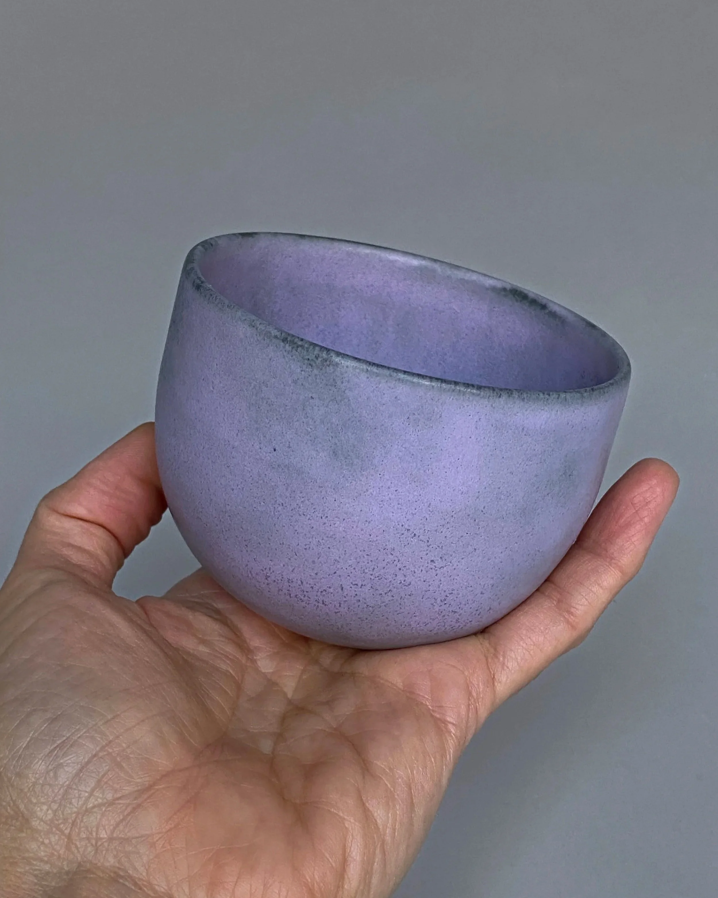 moon-cup-gorka-studio-ceramics-keramika-keramicky-hrnek-hrnky-mugs-objednavka-dilna-natural-clay-mug-cappuccino-200ml-220-ml-na_kavu-kava-matny-matovy-barevny-lilac_1197_n.jpg