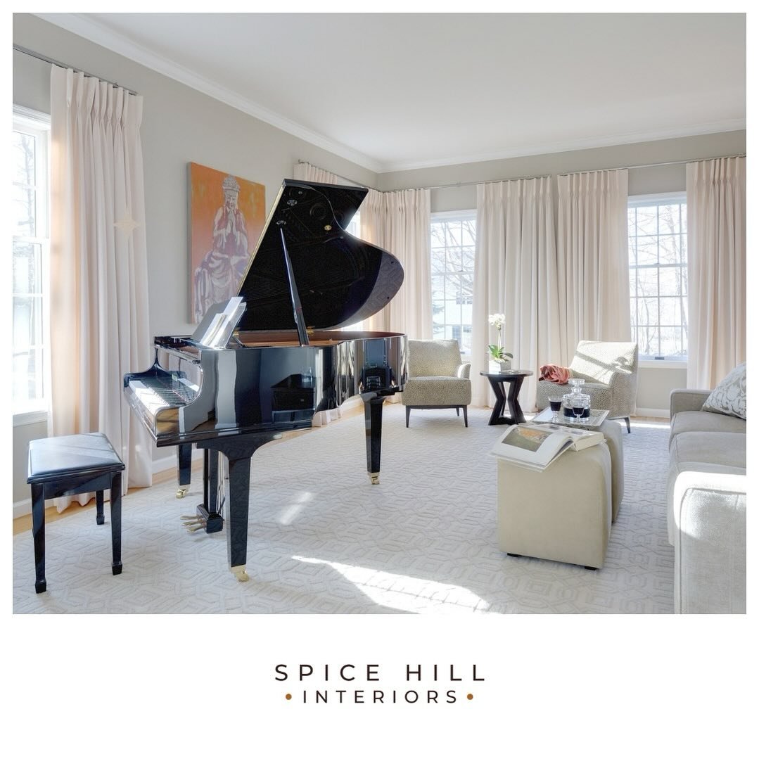 Elegant off-white living room.
I know&hellip; easy with that red wine decanter!  #westchestercounty #custominteriors #greenwichdesigner #greenwichmoms #whitelivingroom #grandpiano #customdrapery