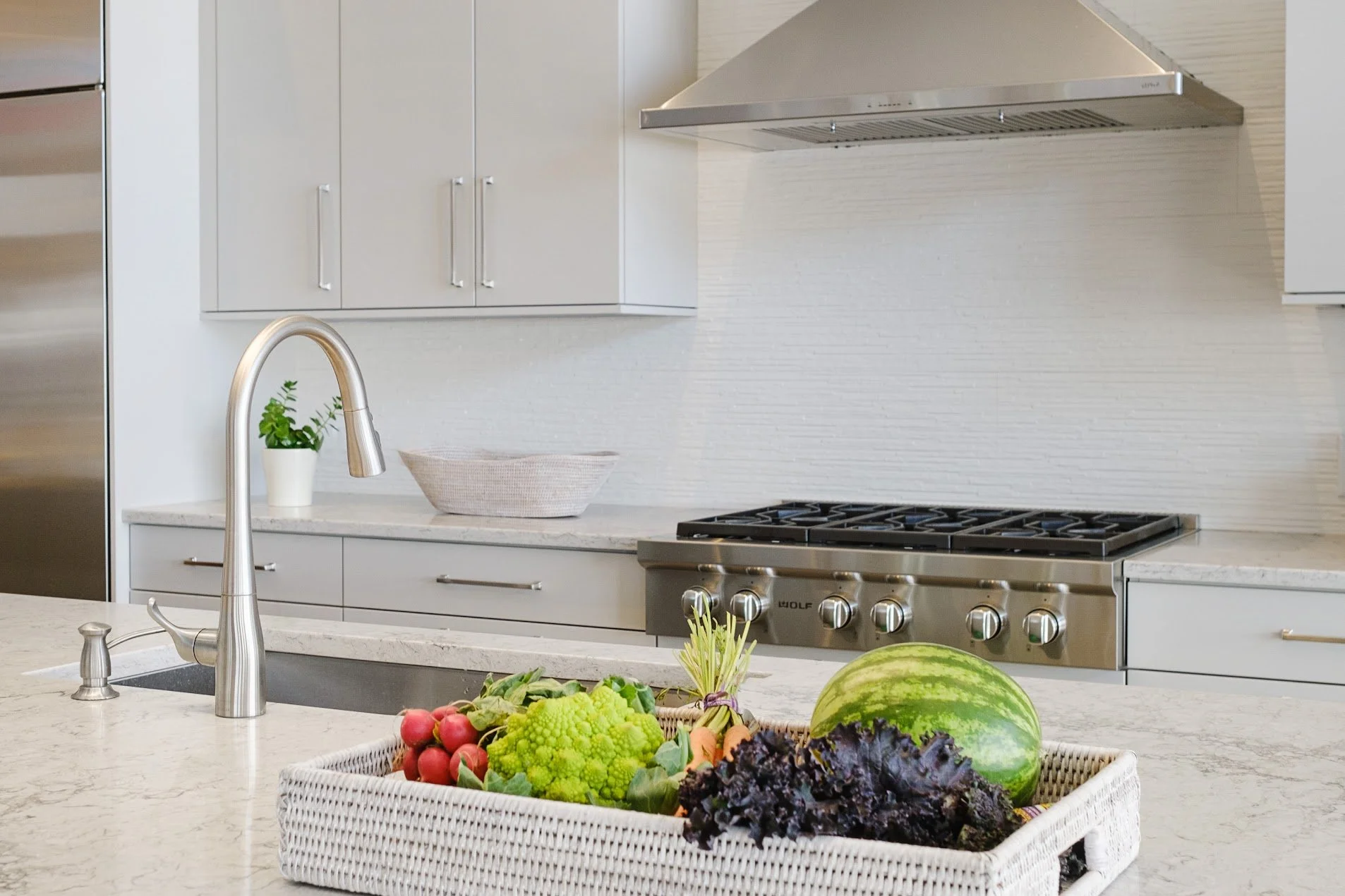 KITCHENS AND DINING AREAS