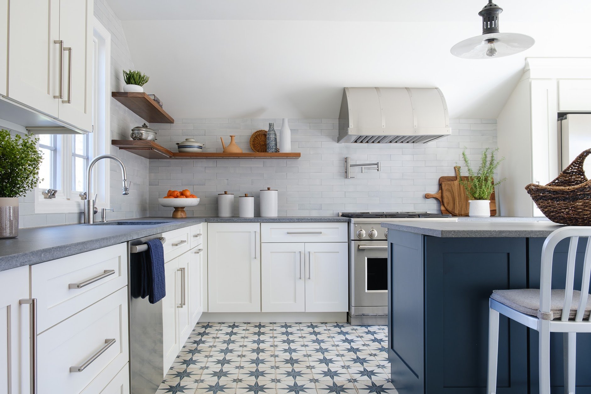 KITCHENS AND DINING AREAS