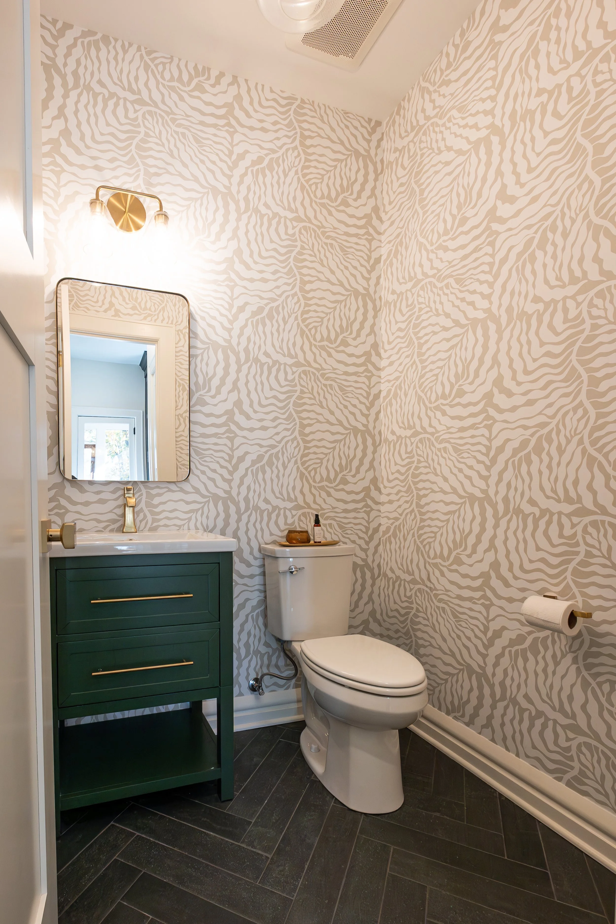 2024.11_Curate Interiors_703 Oxford St_Bath1_2_Kwebb-3 (2).jpg