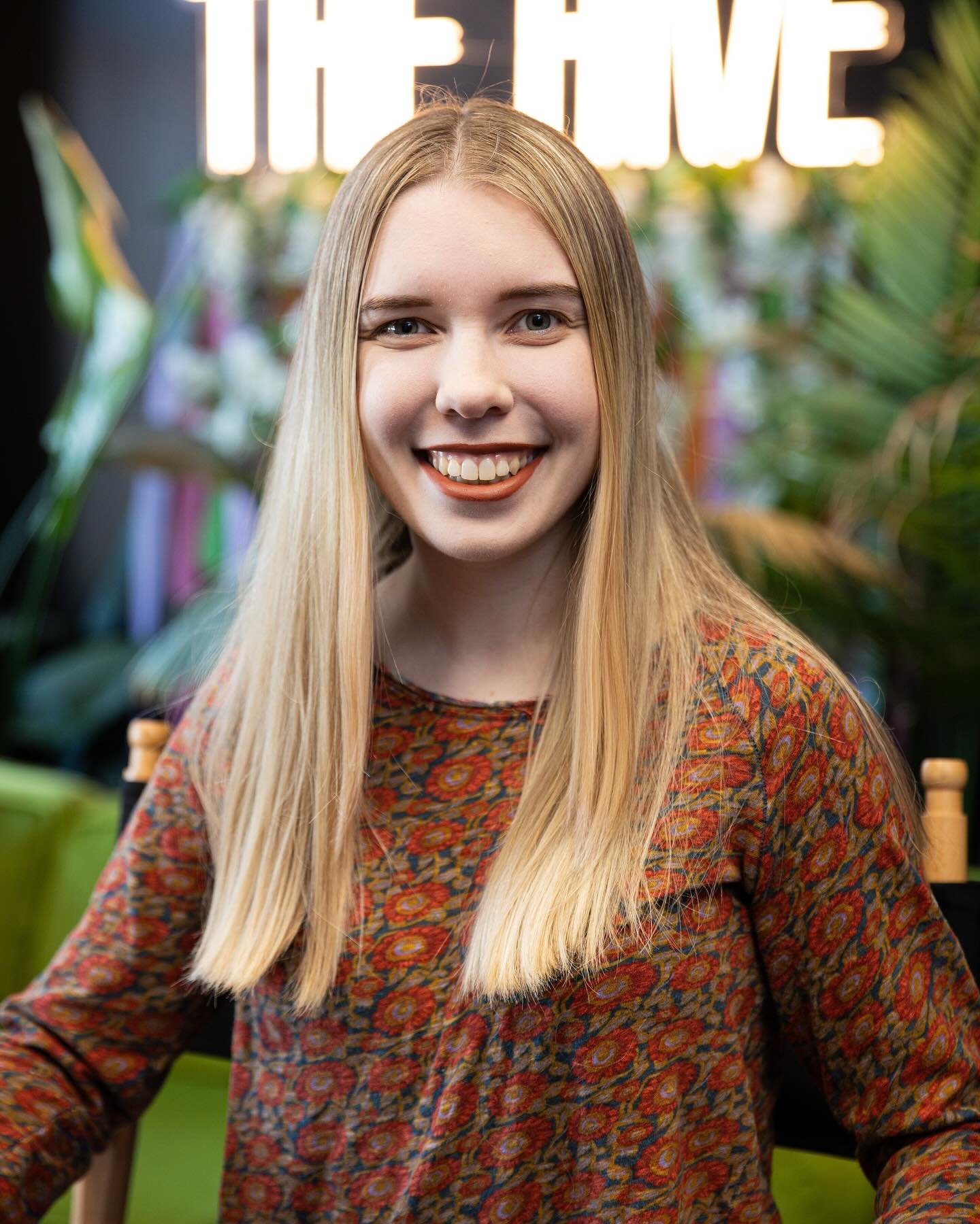 ✨INTRODUCING DANA✨

Our newest edition to The Hive family, Dana, is our resident Gemini ♊️. She has 8 years of experience behind the chair, and her specialties are vivid colors, blonding and special event styling. In her free time, she is always goin