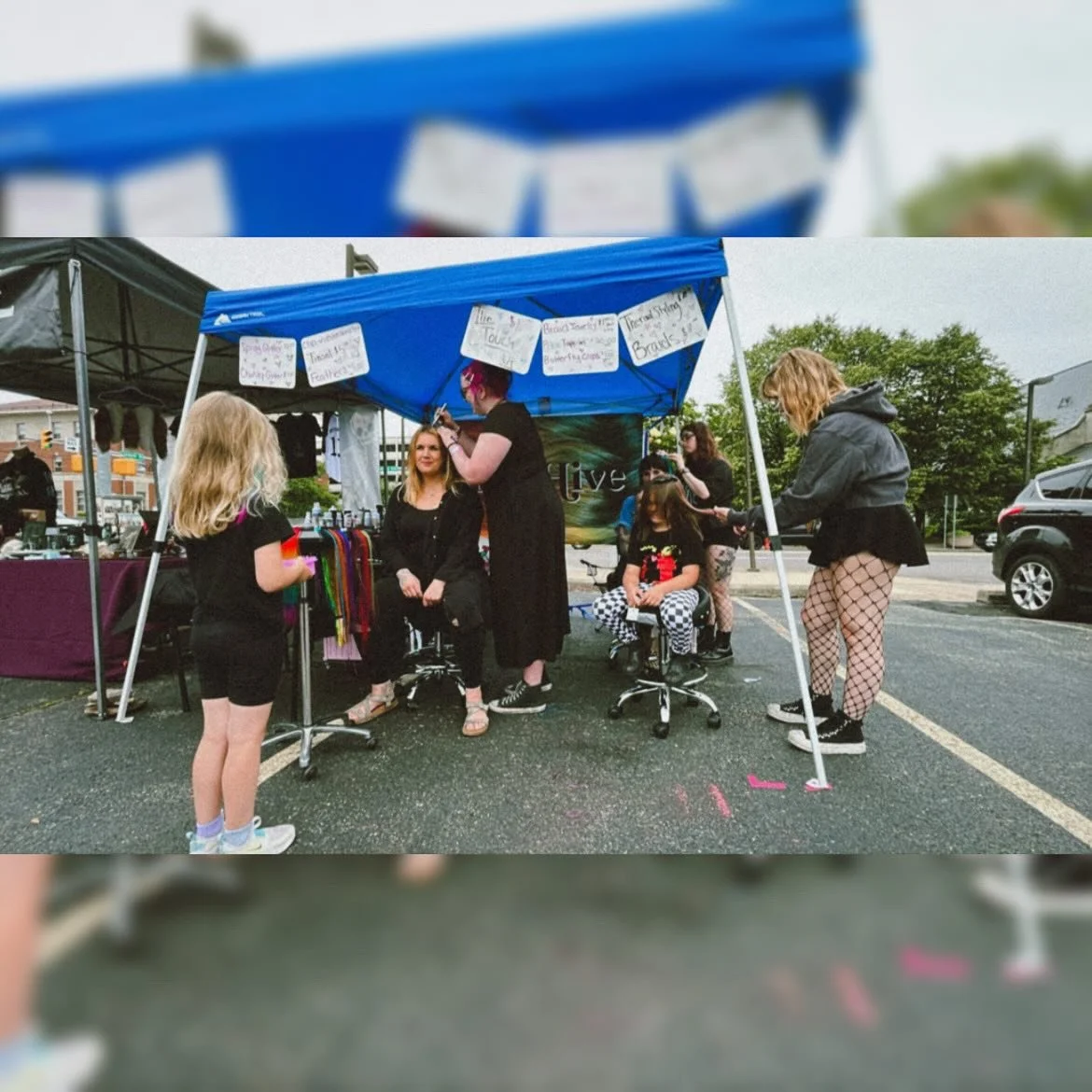 DAYYYYY 3 of Road to Warped ✅🏁

The last few days have been so much fun seeing all our fave bands and living out our emo dreams 🖤🤘🏻 We got one more day in us today!! Stop by our tent next to @thestrangeandunusual stage for some wild hair! Outside