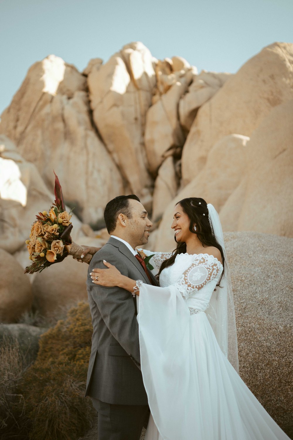 elopement-wedding-joshua-tree-national-park-split-rock-144.jpg