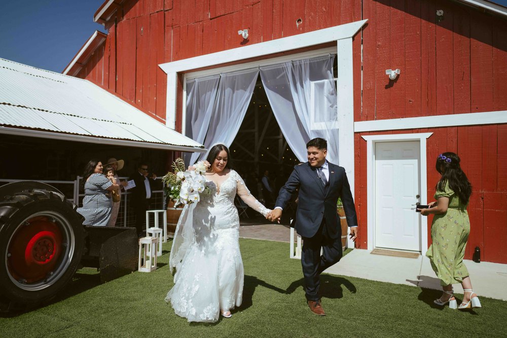 hollister-barn-wedding-2023-31.jpg