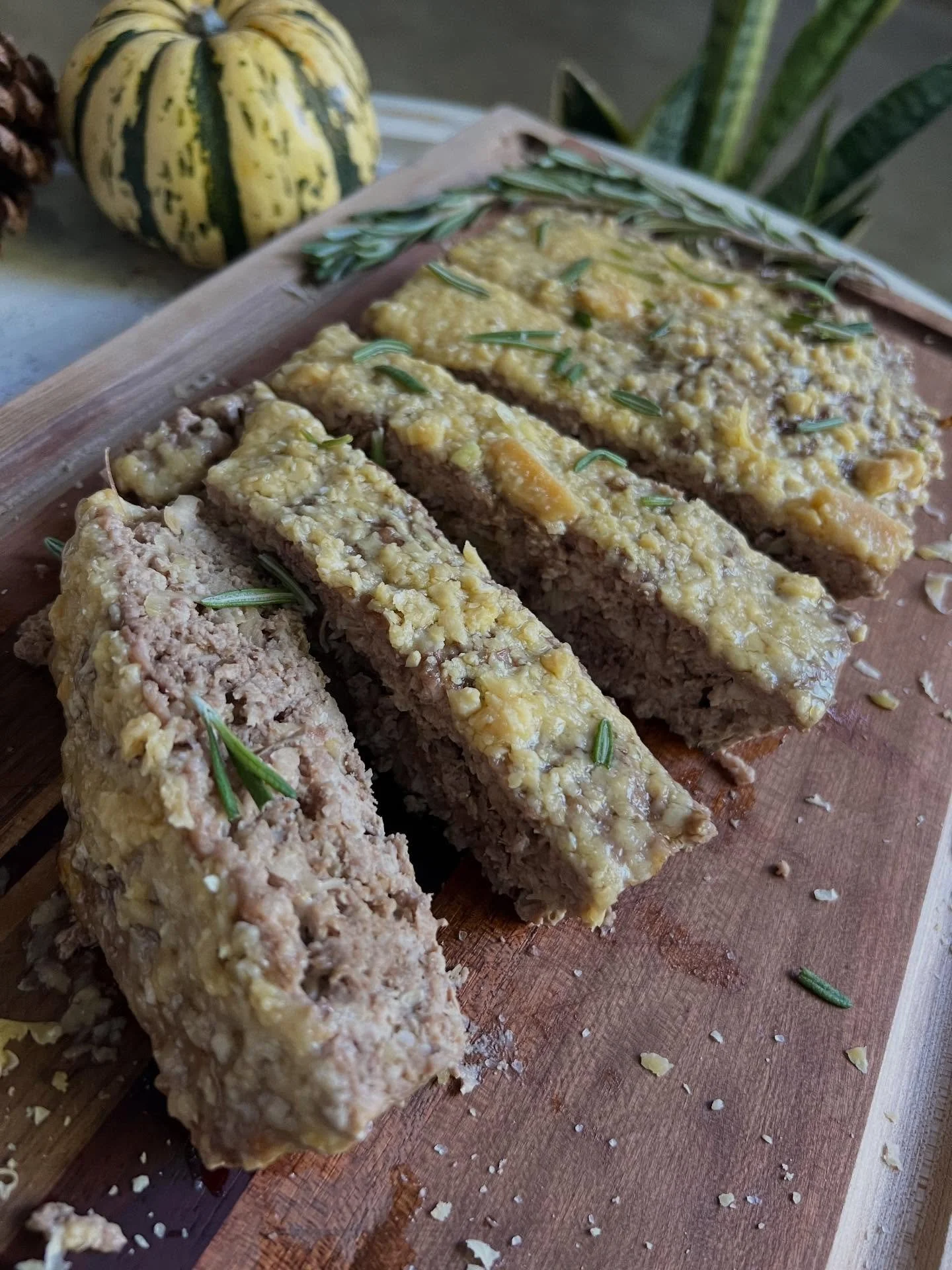 Meet your new high-protein comfort food 🤤👇

This Savory Meatloaf is animal-based, nutrient-dense, and unreal for meal prep, holidays, or a cozy weeknight dinner. Made with ground pork and your meat of choice (I used a bison heart and liver blend), 