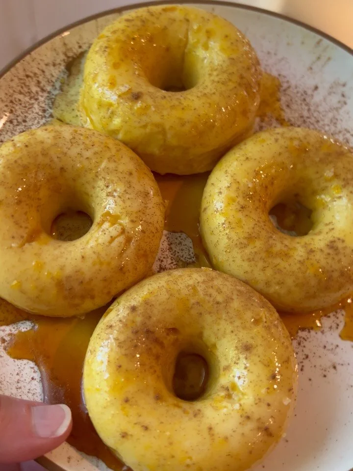 If you love donuts but want a healthy, high-protein snack that actually keeps you full, you need to try these. They have a satisfying texture thanks to a secret gut-healthy ingredient, and they are completely refined sugar-free.

They are the ultimat