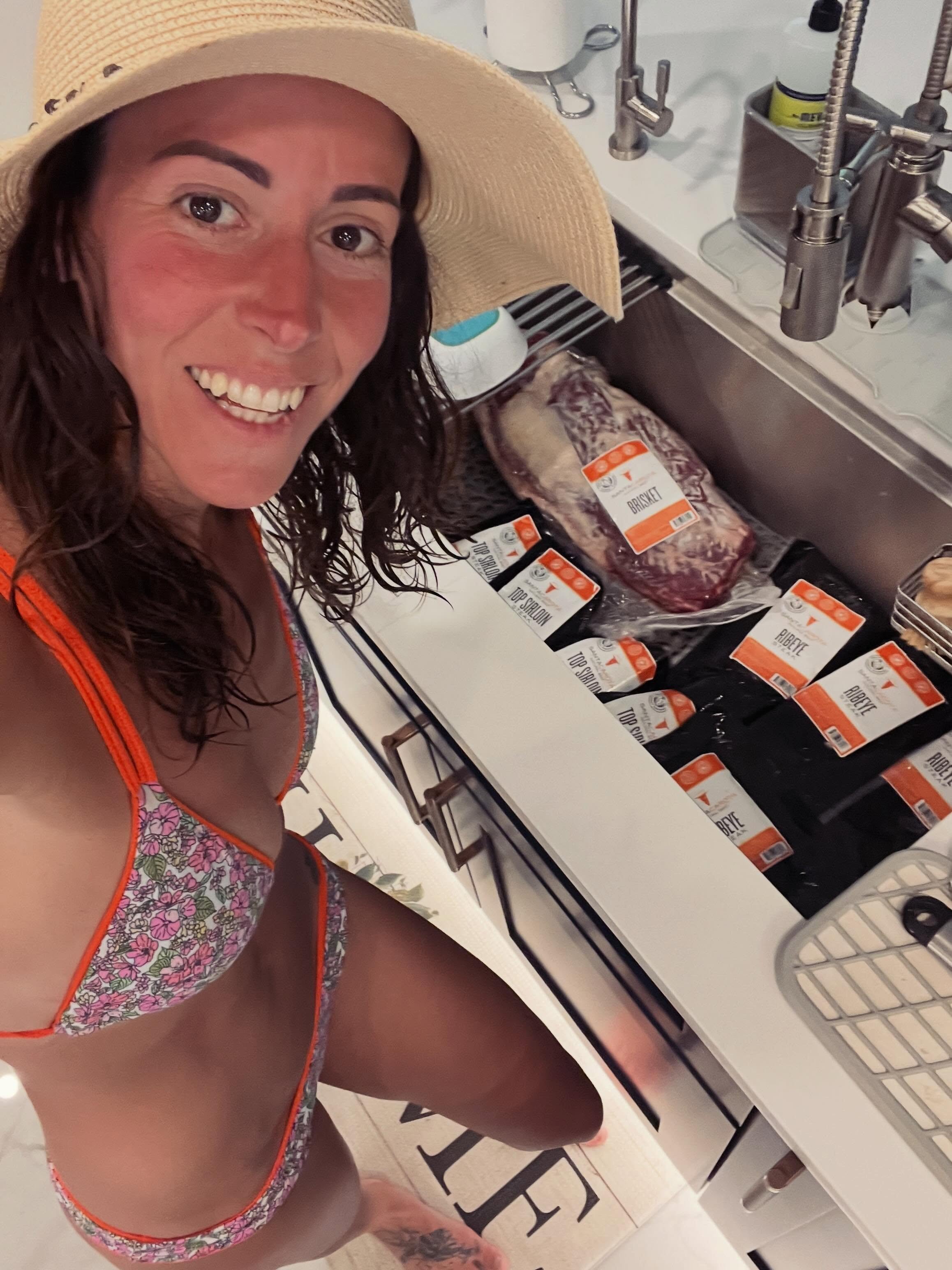 A little too much sun, a little too much fun 🇺🇸

Florida lately soaking up family time while keeping it active, fueled, and balanced.

Pool parties, beach dancing, ocean dips, golf rounds, pickleball, and even a throwback Richard Simmons birthday w