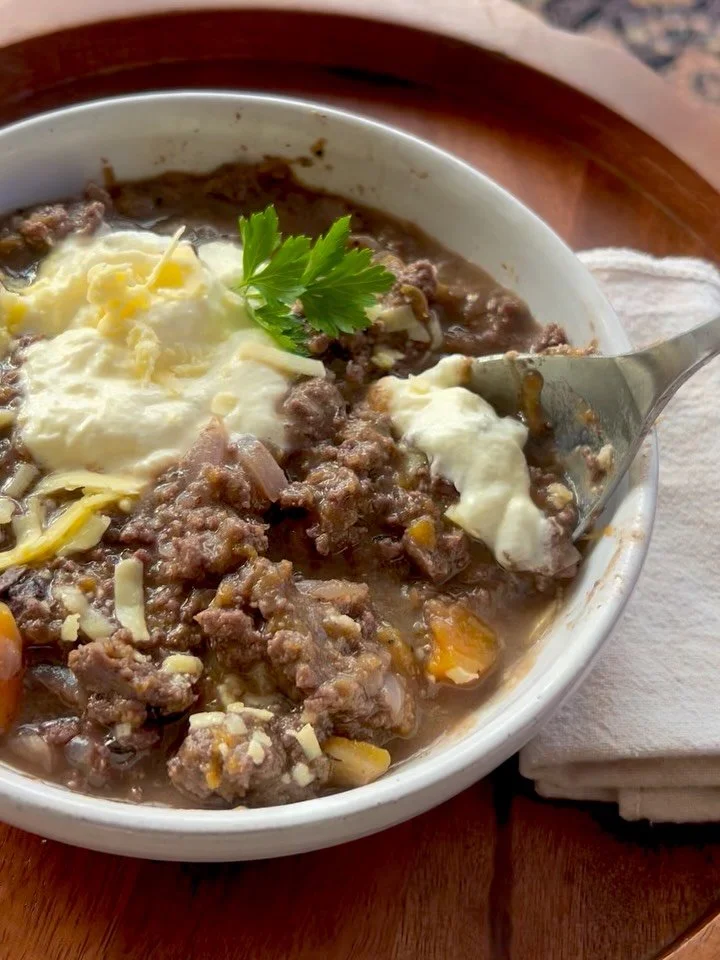 WOW. this fall harvest bison chili&hellip; is by far the best chili i&rsquo;ve made and it&rsquo;s so hearty! this will absolutely be on repeat all fall. it&rsquo;s cozy, savory, ridiculously good and SO simple to make. honestly, i wish i&rsquo;d dou