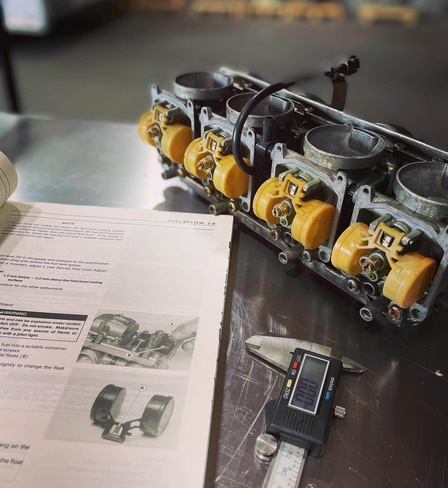 Factory service manuals are worth their weight in gold, especially when it comes to carburetor work. Time and patience is key 👍 #gpz1100 #zx1100 #zx600r #gpz600r #gpz900r #zx11 #zx10 #zx1000 #zx900