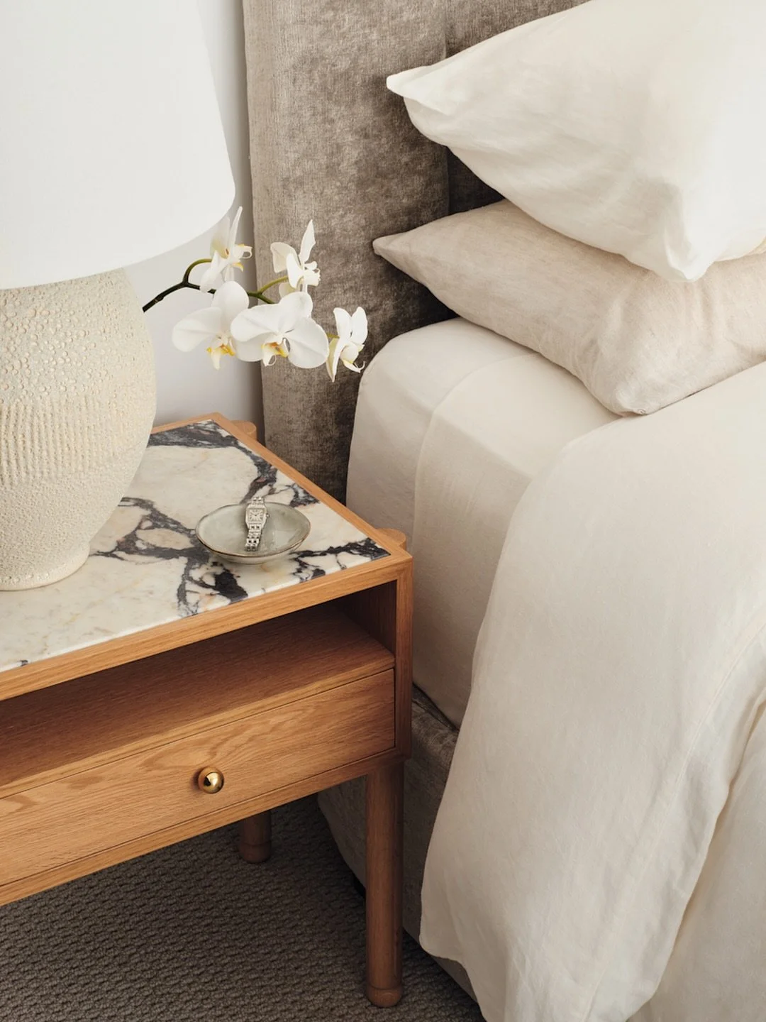 The quiet details. 

OCEAN ST, BONDI. 
 
Interior Design, Decoration &amp; Styling: @stephaniechuinteriors
Photography: @aamindosnaps
 
#linenbedding, #bedsidestyle #bedroomd&eacute;cor 
#bedroominspo #calminteriors