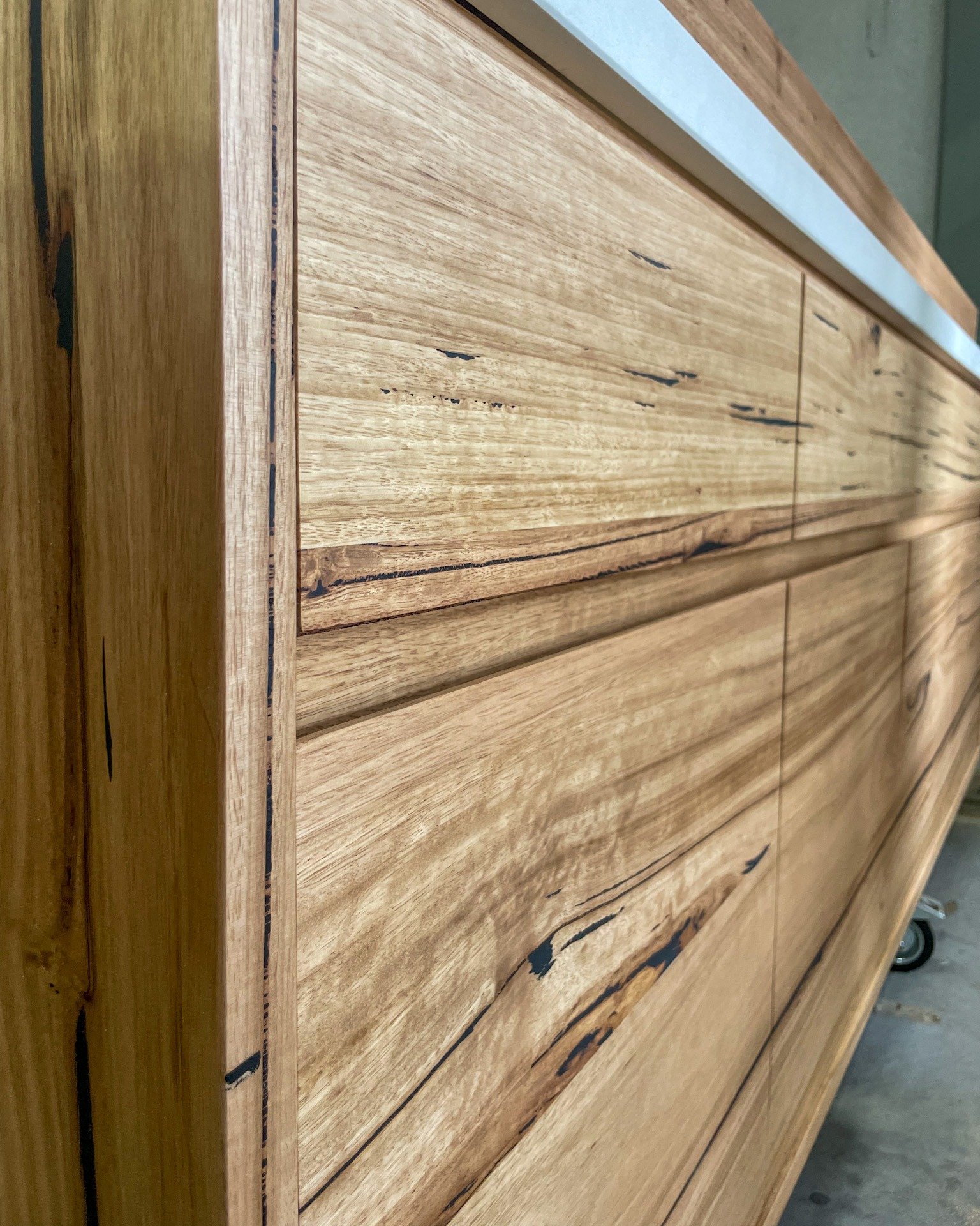 The subtle grain pattern and sap lines of Wormy Chestnut timber drawer the eye across the face of this custom Iluka vanity. This is a great timber for those who want just a little bit of feature in their vanity!

#ilukavanity #wormychestnut