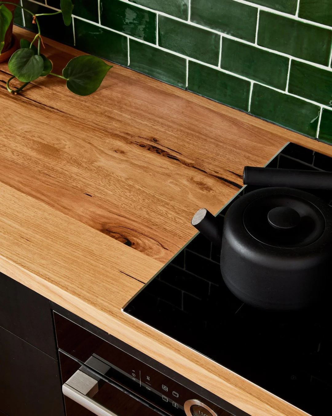 There&rsquo;s something about a solid timber bench top that makes you slow down. The grain, the warmth, the texture under your fingertips. It&rsquo;s not just a surface, it&rsquo;s a presence in the room.⁠
⁠
In our Anglesea project, recycled Messmate
