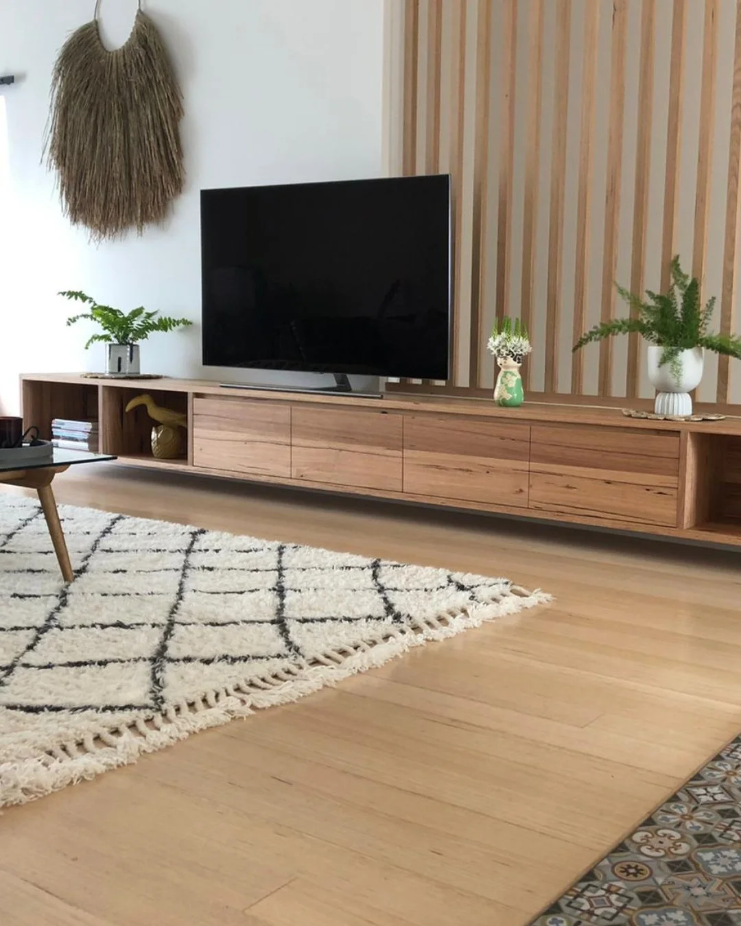 I love to see how our clients make our pieces their own! This Luna TV cabinet in recycled Messmate includes open shelves at each end for beautifully curated display. ⁠
⁠
#lunatvcab #bomboracustomfurniture #bespokefurniture