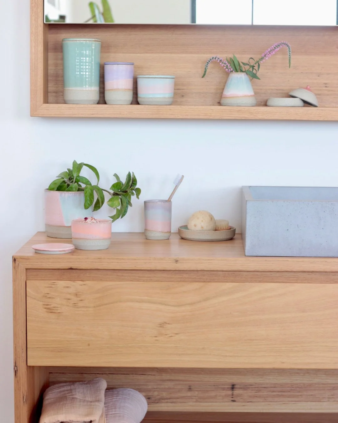 Stumbled accross these beauties in our photo archives from when we invited Takeawei Ceramics to style our Kiama vanity and mirror cabinet. ⁠
⁠
Ummm.... obsessed!! ⁠
⁠
#bomboracustomvanity #bomboracustomfurniture #kiamavanity #kiamashavingcab