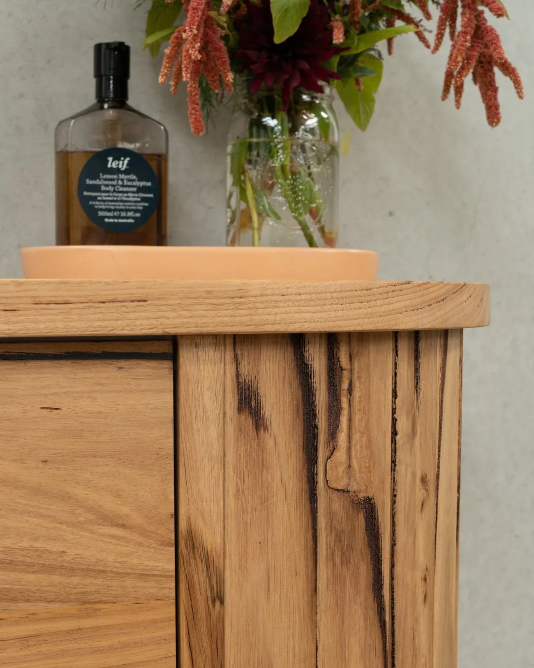 The epic curves of the Amity vanity! ⁠
⁠
#amityvanity #bomboravanity #bomboracustomfurniture