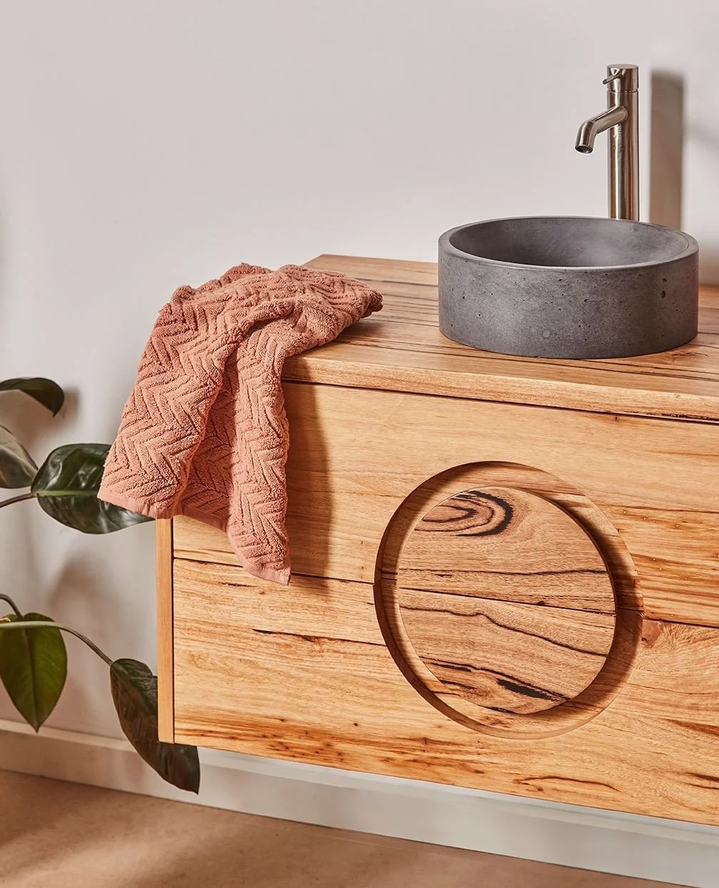 Introducing the Moonah Vanity! This stunner features an integrated, one-of-a-kind round handle crafted from the same beautiful timber as the rest of the vanity. ⁠
⁠
Like the rest of our vanity range, the Moonah is customisable to your required size, 