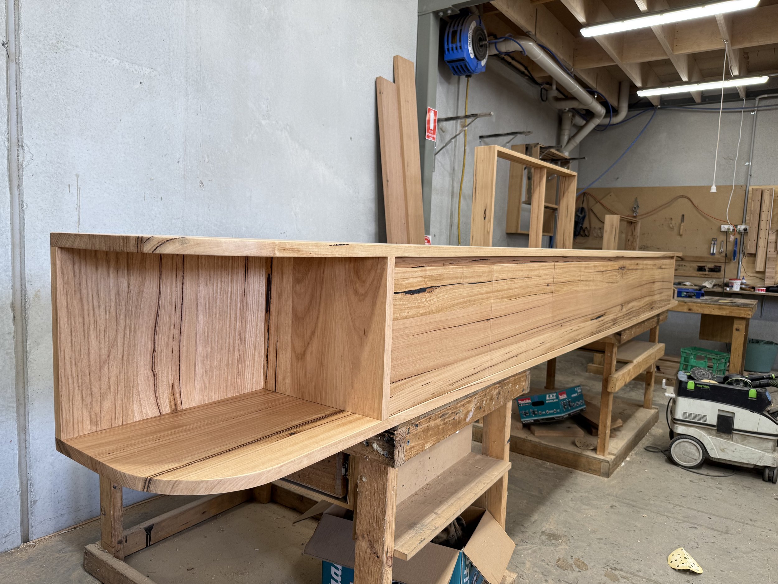 Floating TV cabinet with curved ends