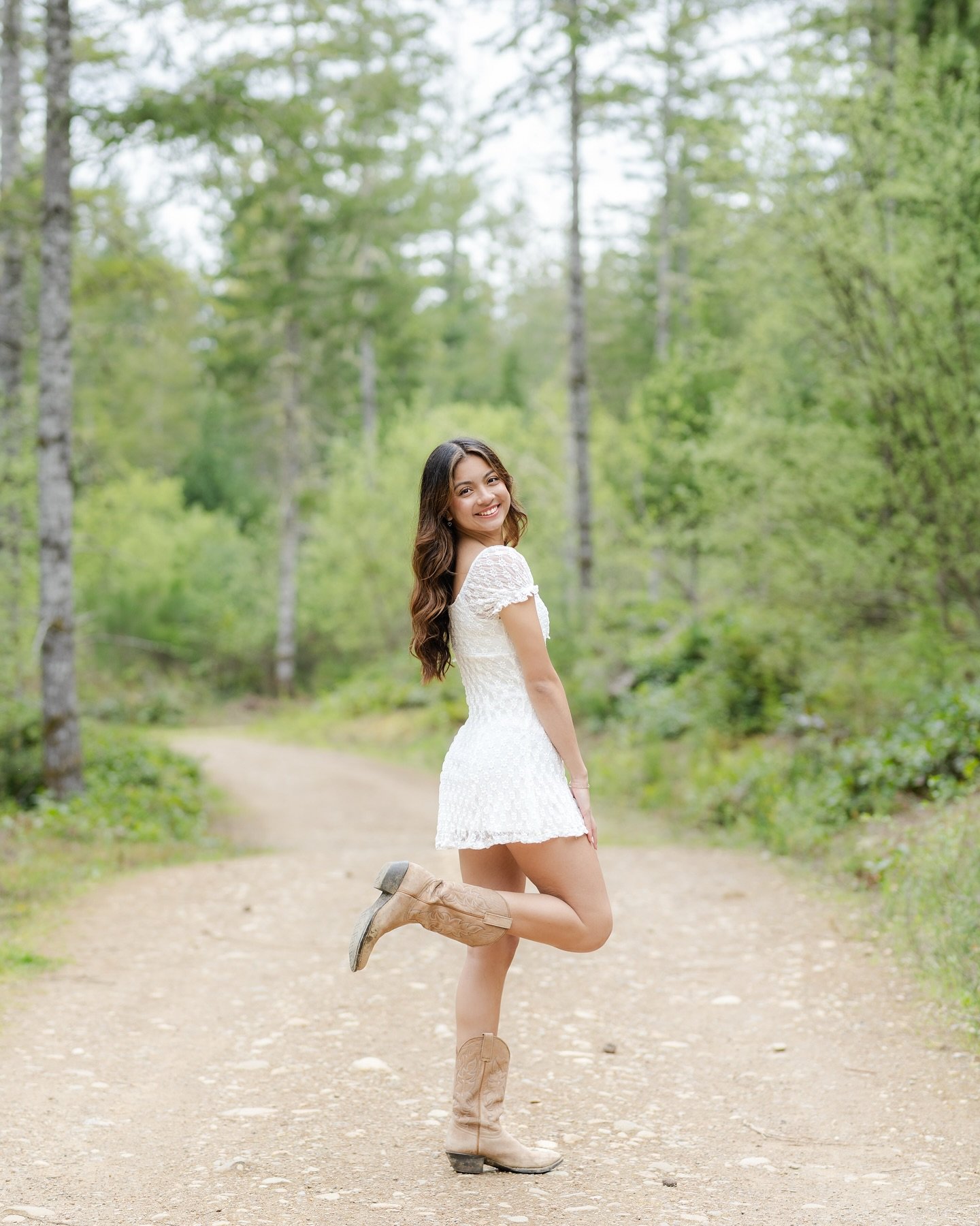 Had the cutest session with Mariah that left me SO inspired for the summer sessions to come! ✨🌿🌞⛰️

#seniorphoto #kitsapseniorphotographer #kitsapphotographer #silverdaleseniorphotographer #silverdalephotographer