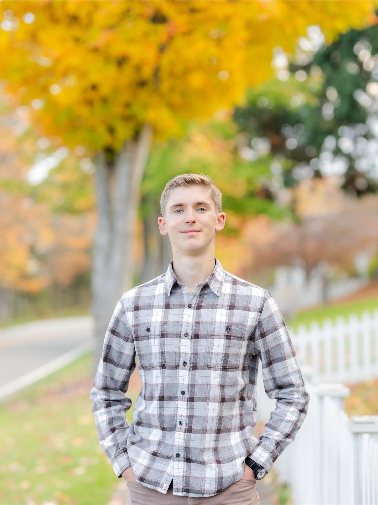 Happy Senior Sunday! Here are a few more from Henry&rsquo;s stunning fall senior session in Port Gamble. In love with all the gorgeous fall colors in his photos!! 🍁

#seniorphotographer #kitsapphotographer #kitsapseniorphotographer #tacomaseniorphot
