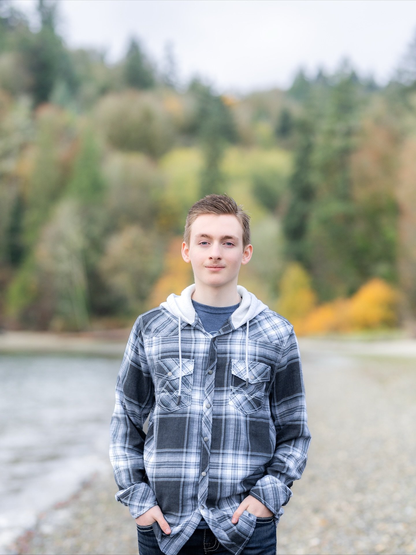 Senior Sunday with Sam! We caught the tail end of the fall colors for his session 🤩

#seniorportraitphotographer #seniorphotos #seniorpictures #seniorsunday #kitsapseniorphotographer #kitsapphotographer #portorchardphotographer