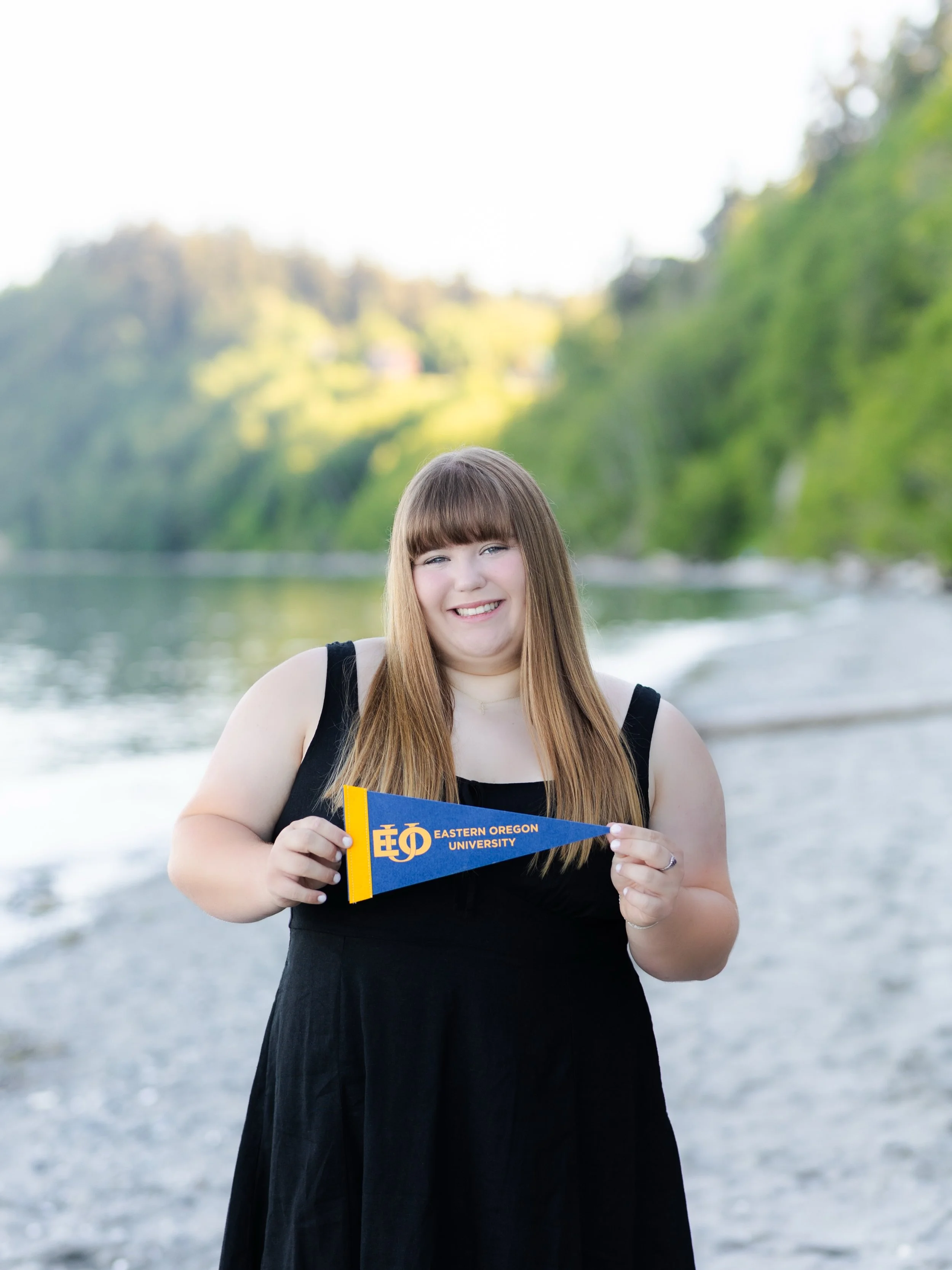 College announcement pics for Scarlett! She&rsquo;ll be playing softball for Eastern Oregon! 🥎 

#easternoregon #centralkitsaphighschool #kitsapseniorphotographer #kitsapphotographer #silverdalephotographer