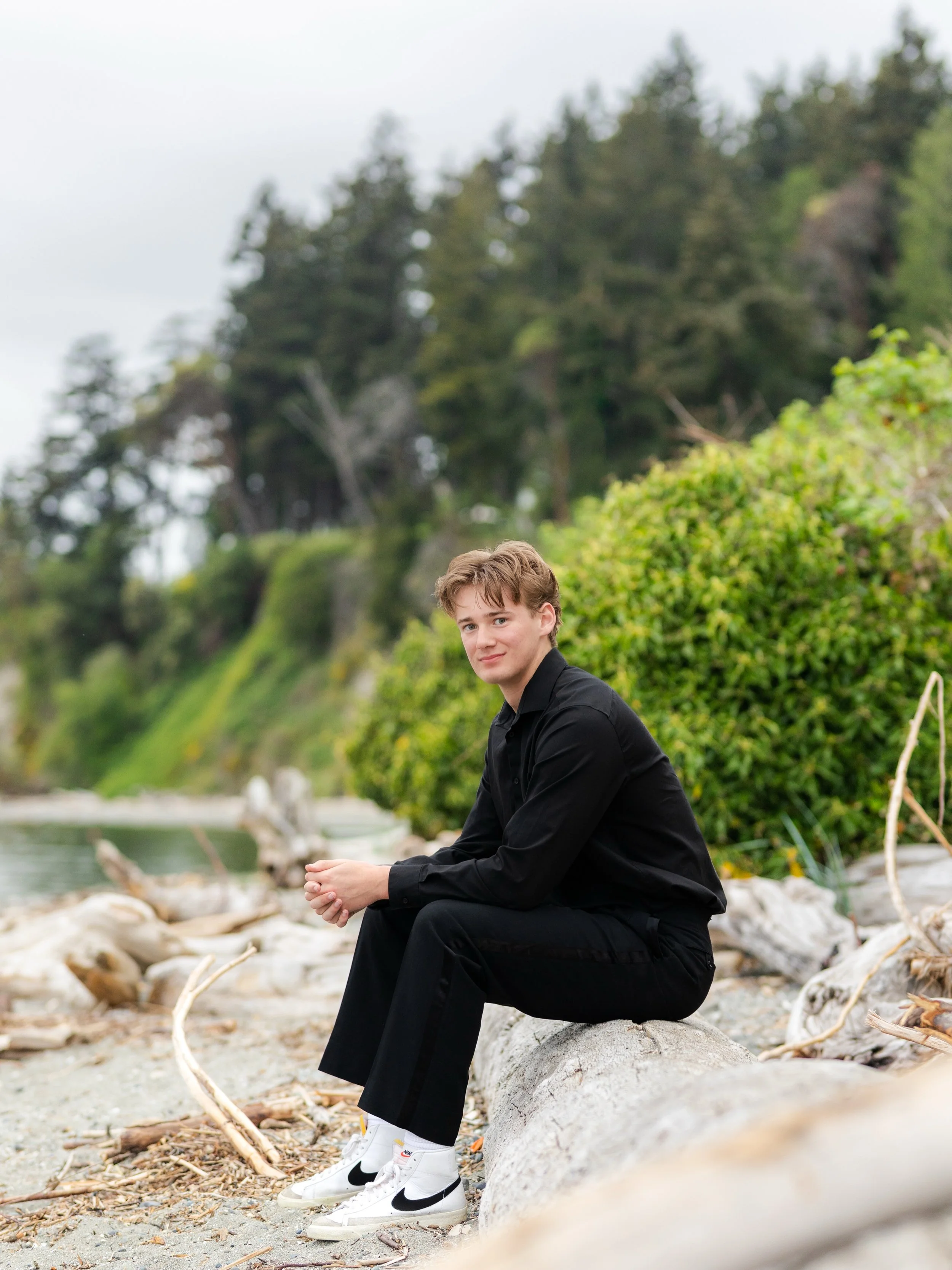 Dylan&rsquo;s senior session in Indianola!! This location was extra special because he spent lots of his childhood here at this beach. 

#kitsapseniorphotographer #kitsapphotographer #washingtonseniorphotographer #indianola #northkitsap