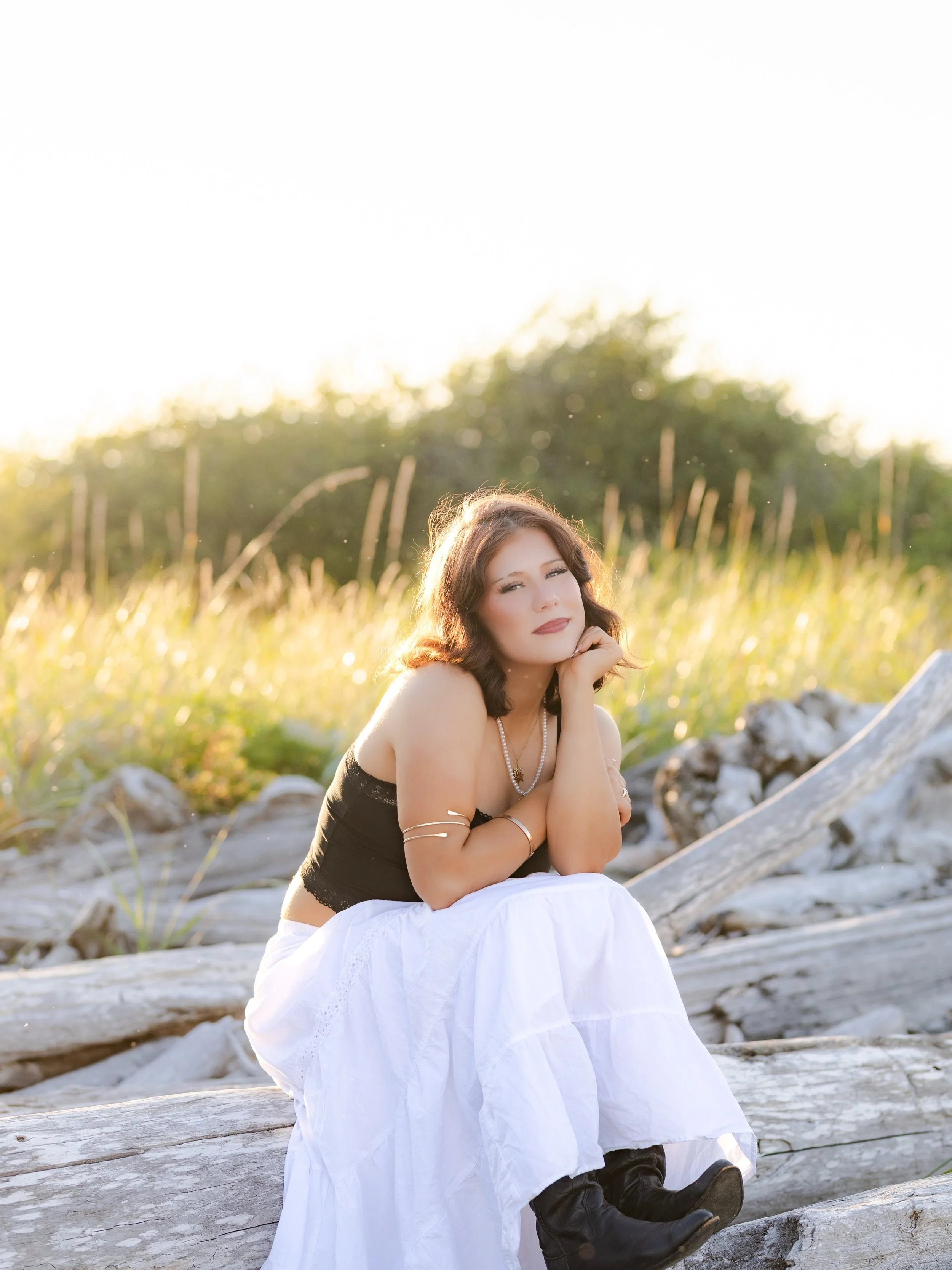 A coastal cowgirl Senior Sunday with Kaylee!! 🖤 Absolutely love how Kaylee styled her arm cuffs, they&rsquo;re such a cute accessory for senior photos!!

#seniorinspo #classof2027 #kitsapseniorphotographer #kitsapphotographer #washingtonseniorphotog
