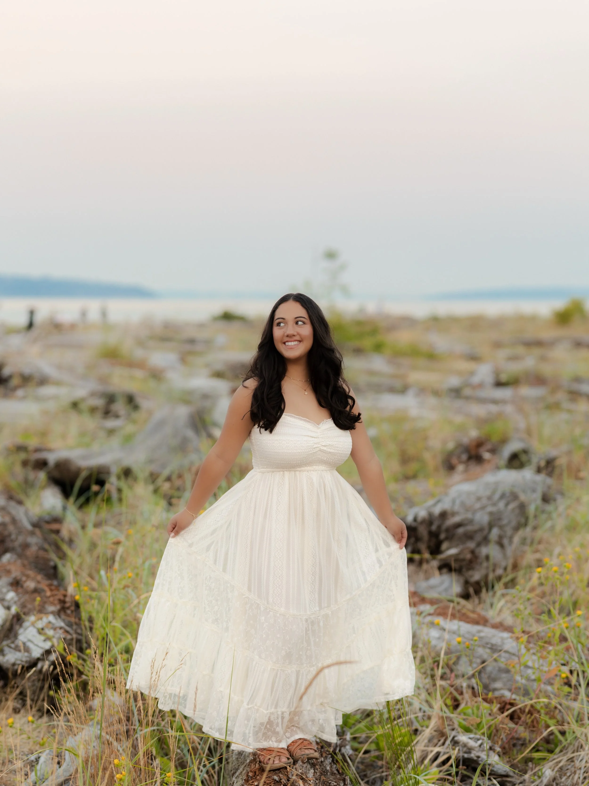 Sarah&rsquo;s senior session had the perfect mix of golden sun + soft sunset lighting. I&rsquo;m obsessed! 🧡

#classof2027 #kitsapseniorphotographer #kitsapphotographer #bainbridgeisland #bainbridgephotographer