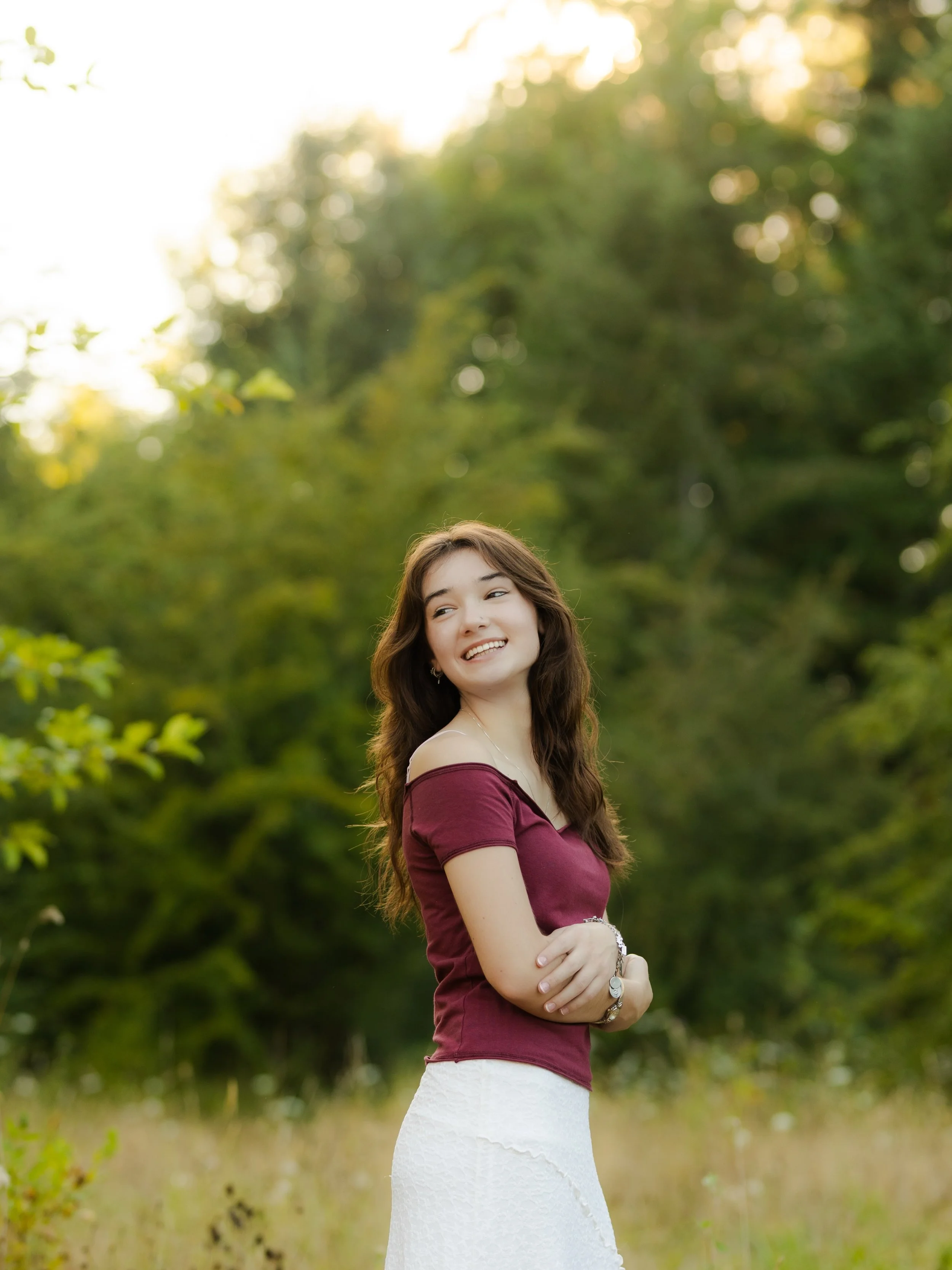 Senior Sunday with Julia!! In love with her session and her top looks stunning against the green and tan! 

#classof2027 #seniorsunday #kitsapseniorphotographer #washingtonseniorphotographer #tumwaterseniorphotographer