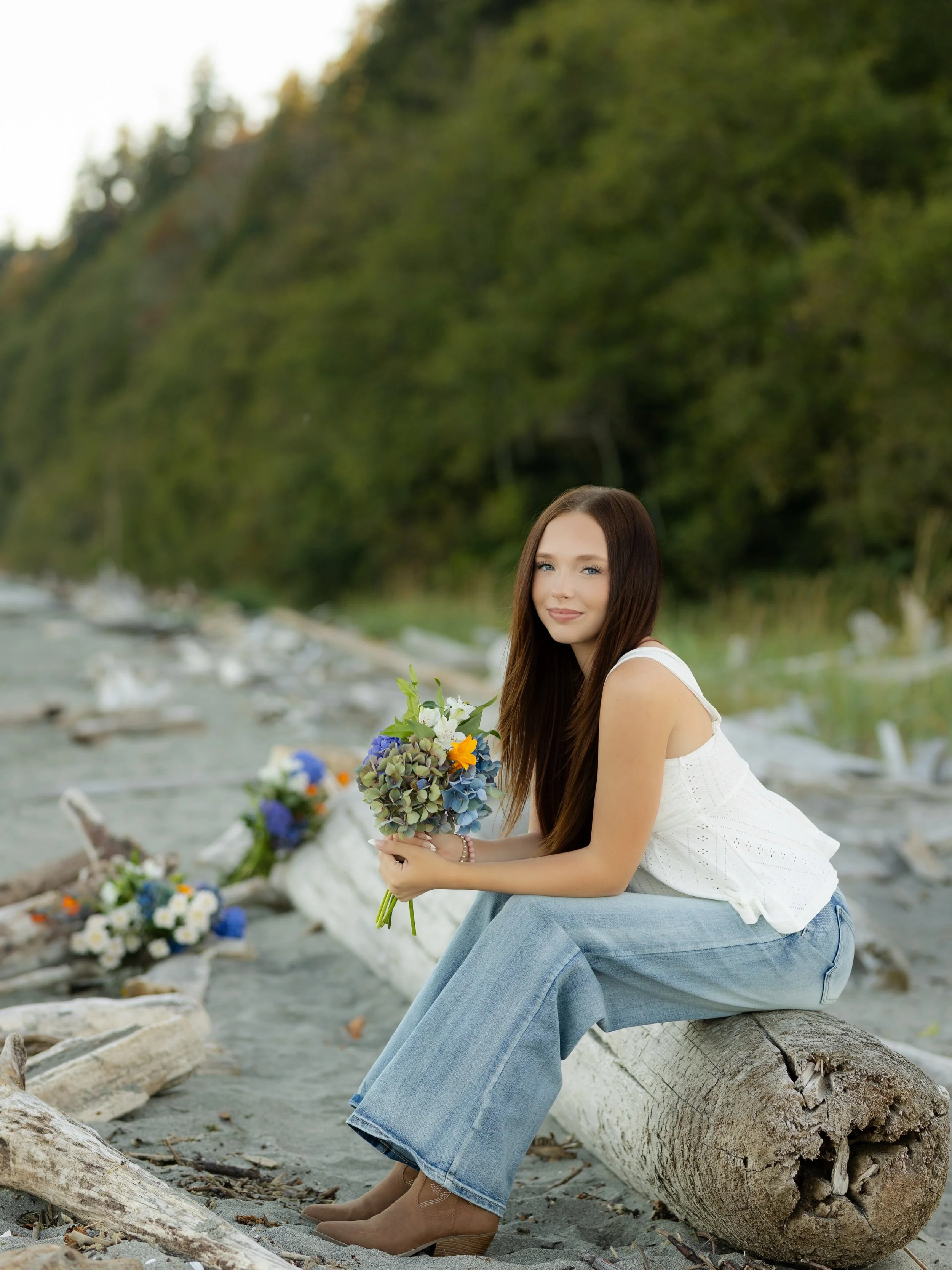 Obsessed with Katie and all of the cute flowers she brought!! 

#classof2027 #seniorpictures #kitsapseniorphotographer #kitsapphotographer #washingtonseniorphotographer