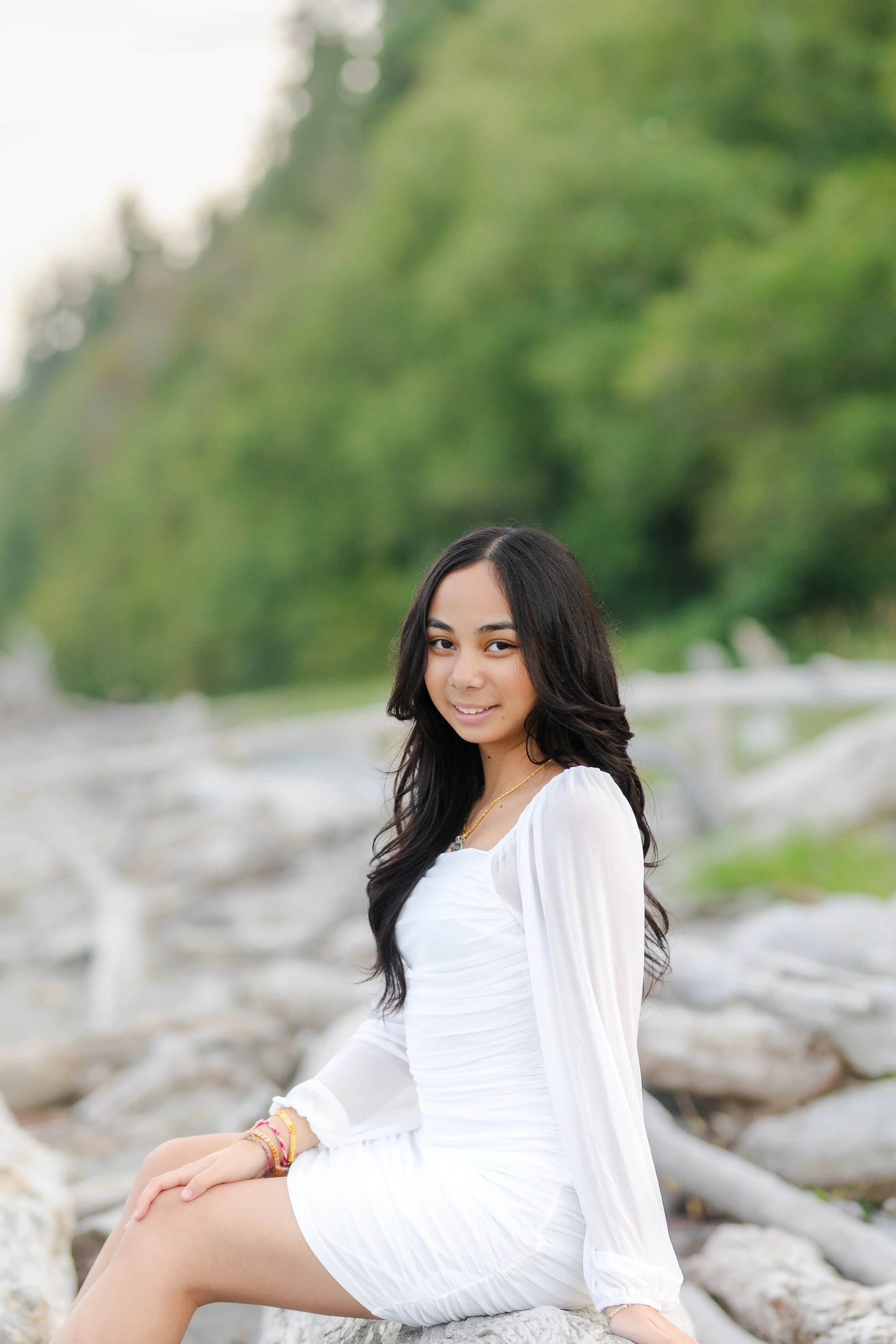 senior-portrait-on-north-kitsap-beach.jpg