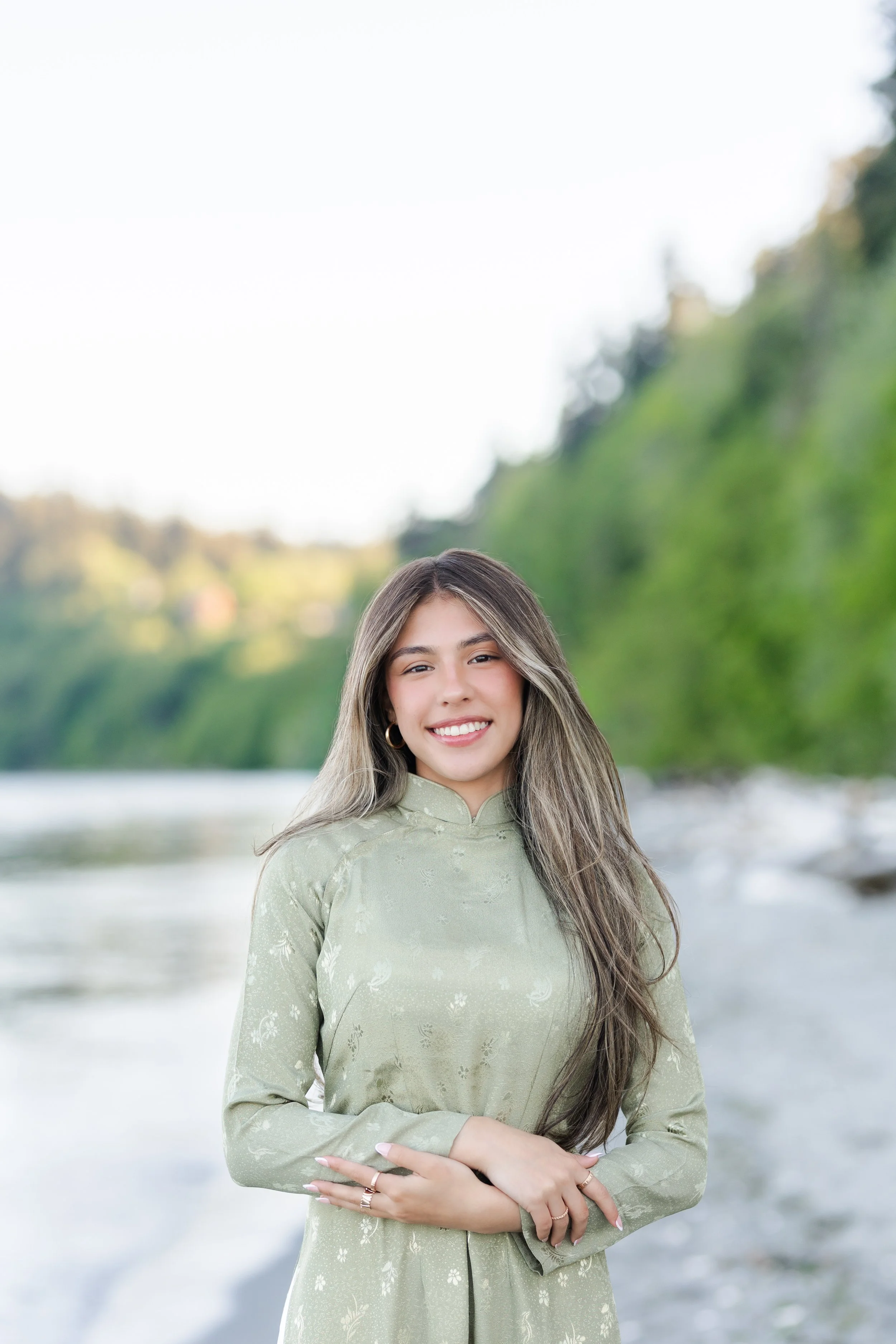 Kitsap senior picture taken of a girl in a traditional Vietnamese dress