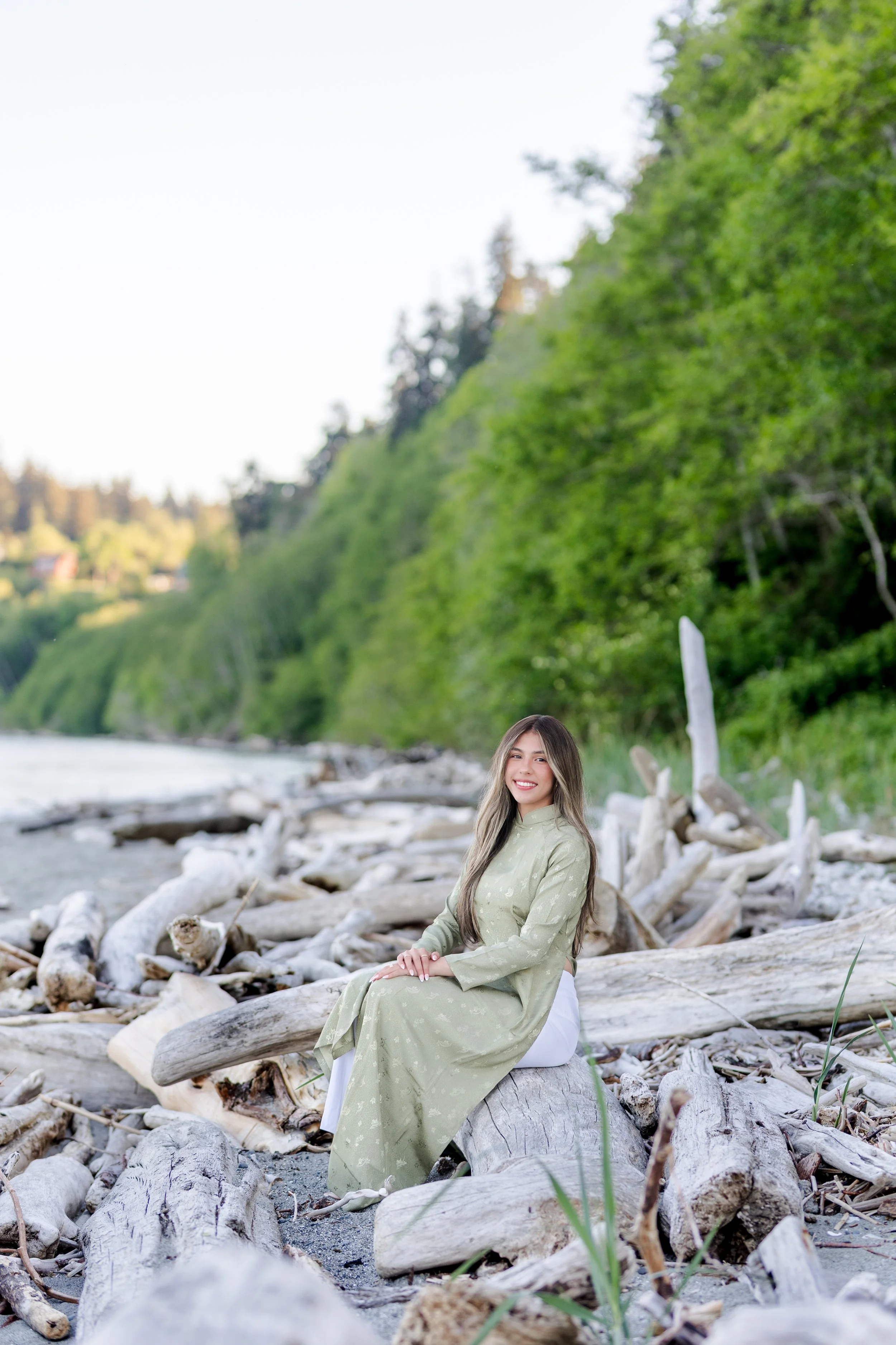 Washington senior picture taken in a traditional Vietnamese dress