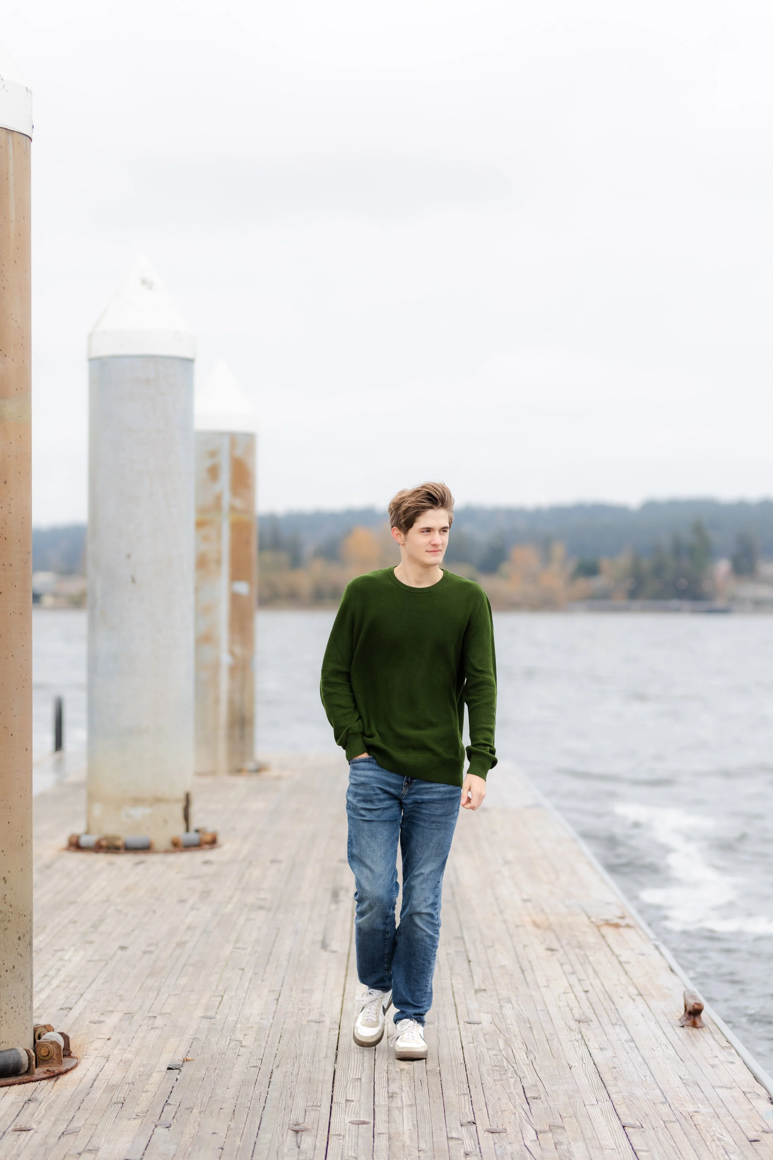 silverdale-waterfront-park-senior-picture-fall.jpeg