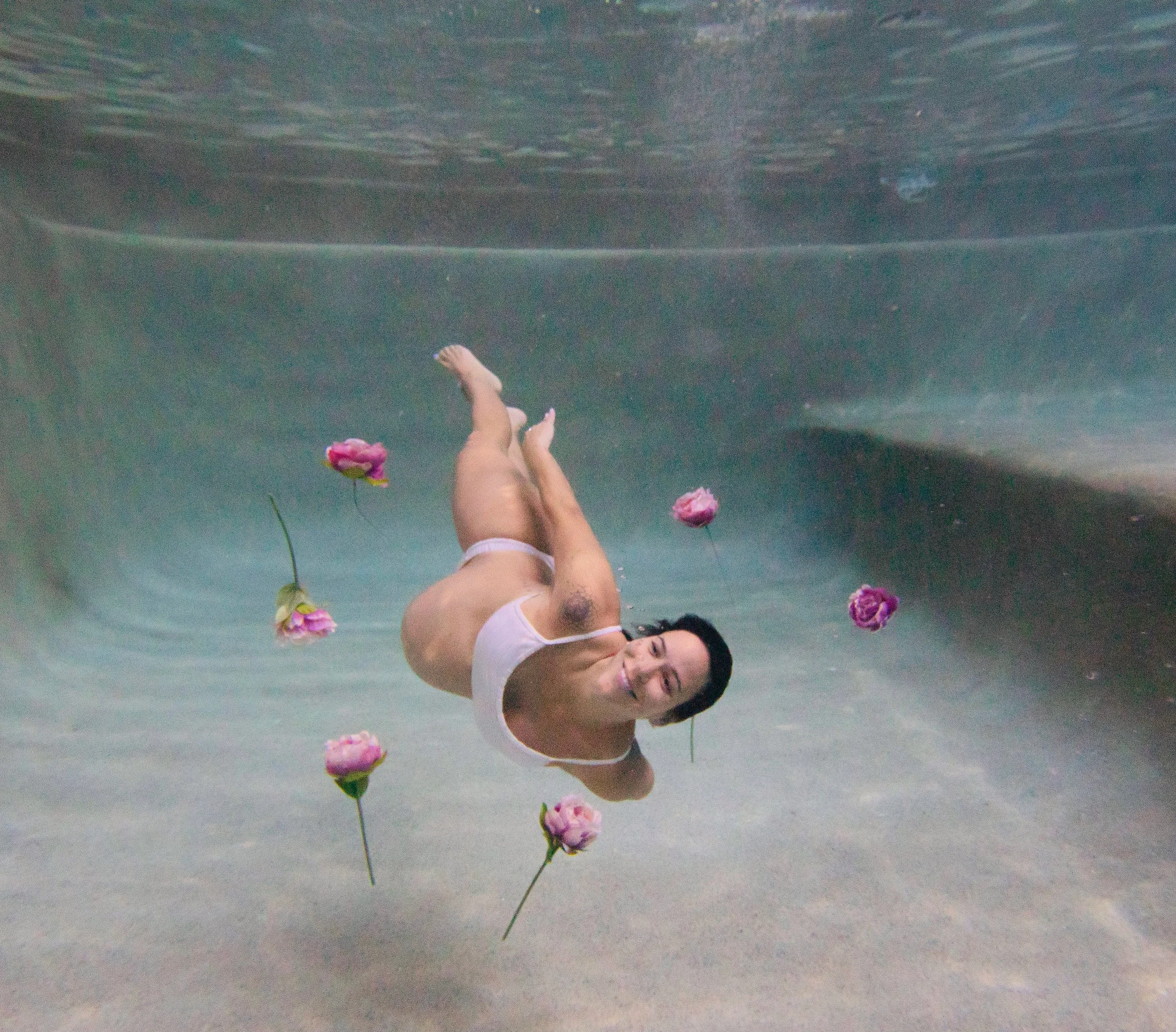 Heated pool underwater photography sessions 🧜♀️