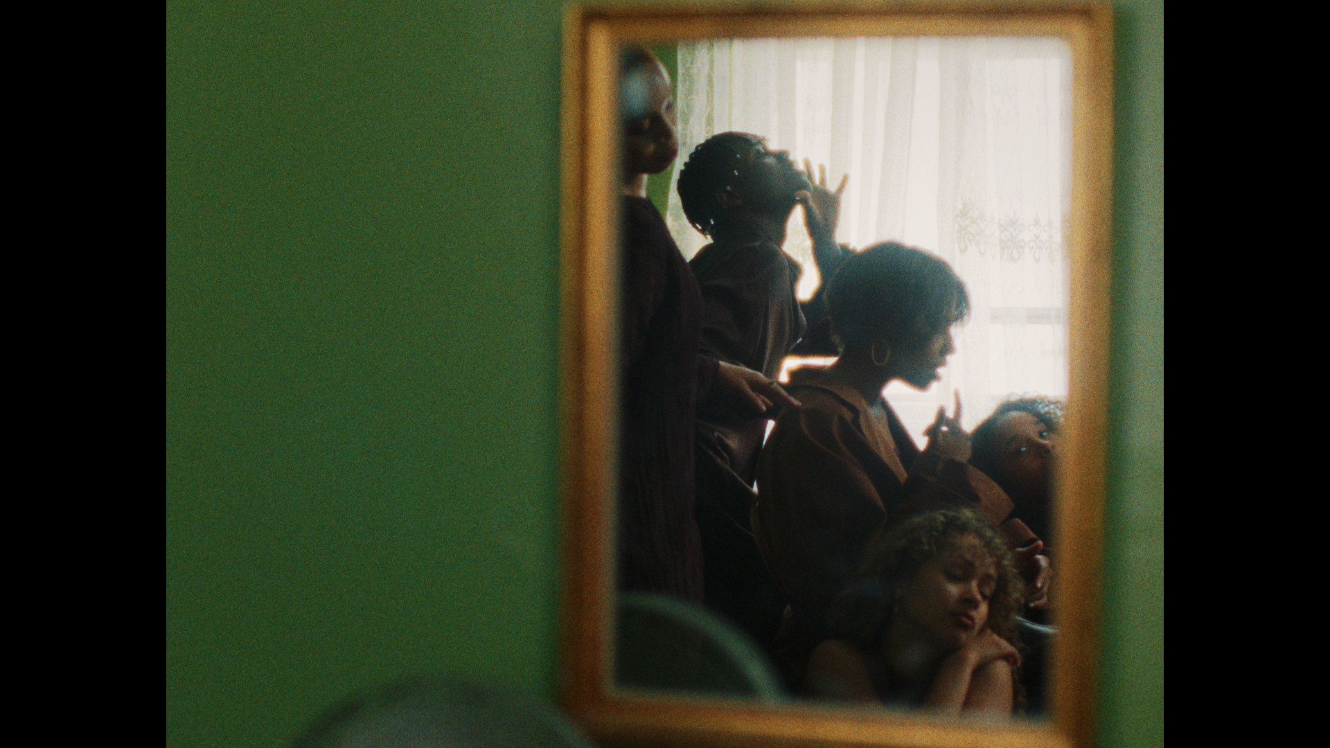 Grade_ref_Dirty_Dancer_16mm.00_00_24_16.Still009.png