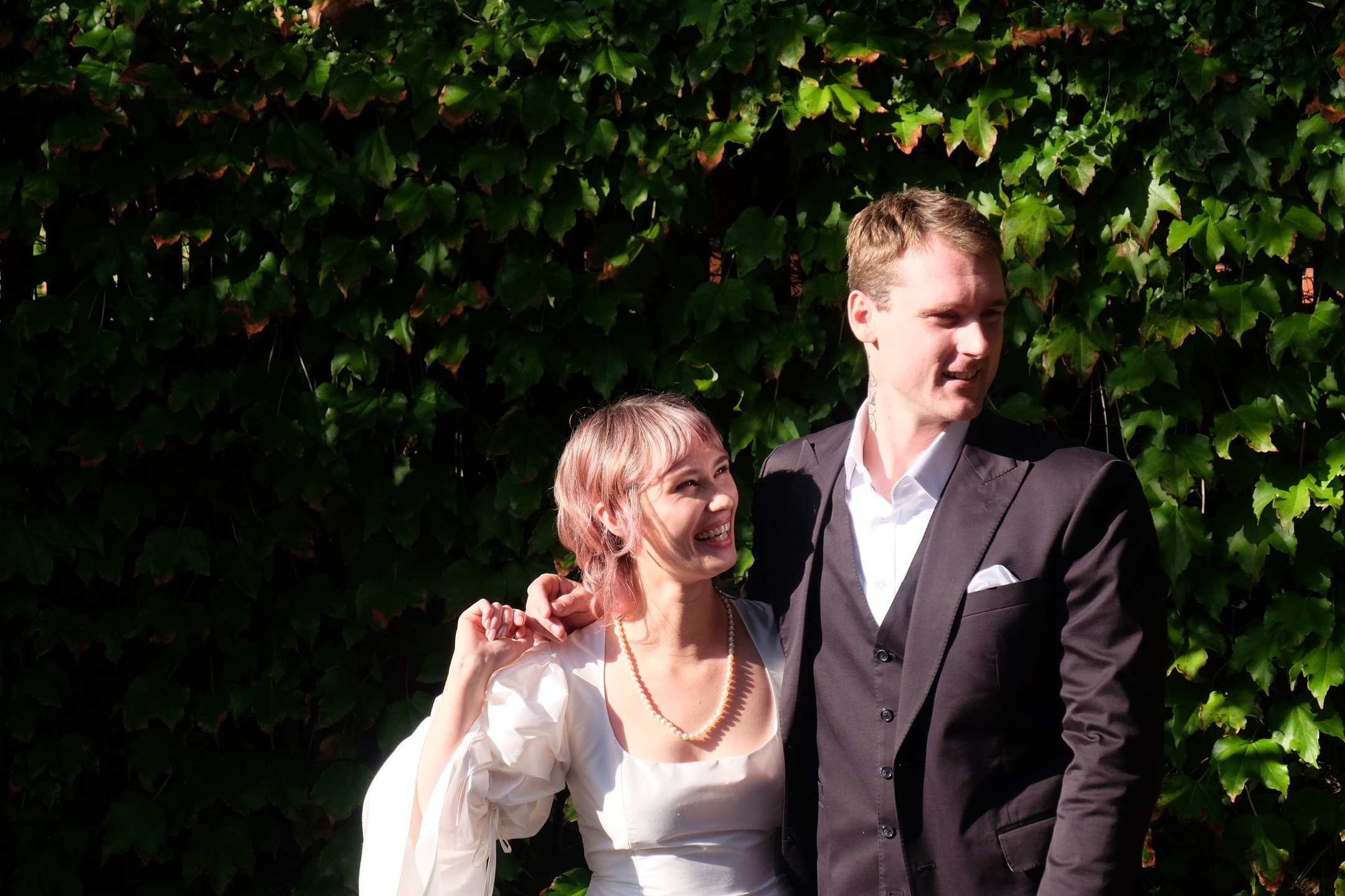 Brit + Jim

These two Uber-cool cats shunned all the bells and whistles of a big fat wedding, and instead gathered their faves, did up Jim's mum's back yard, bought a killer dress and booked a chilled AF celebrant.

Gotta say, there was magic in that