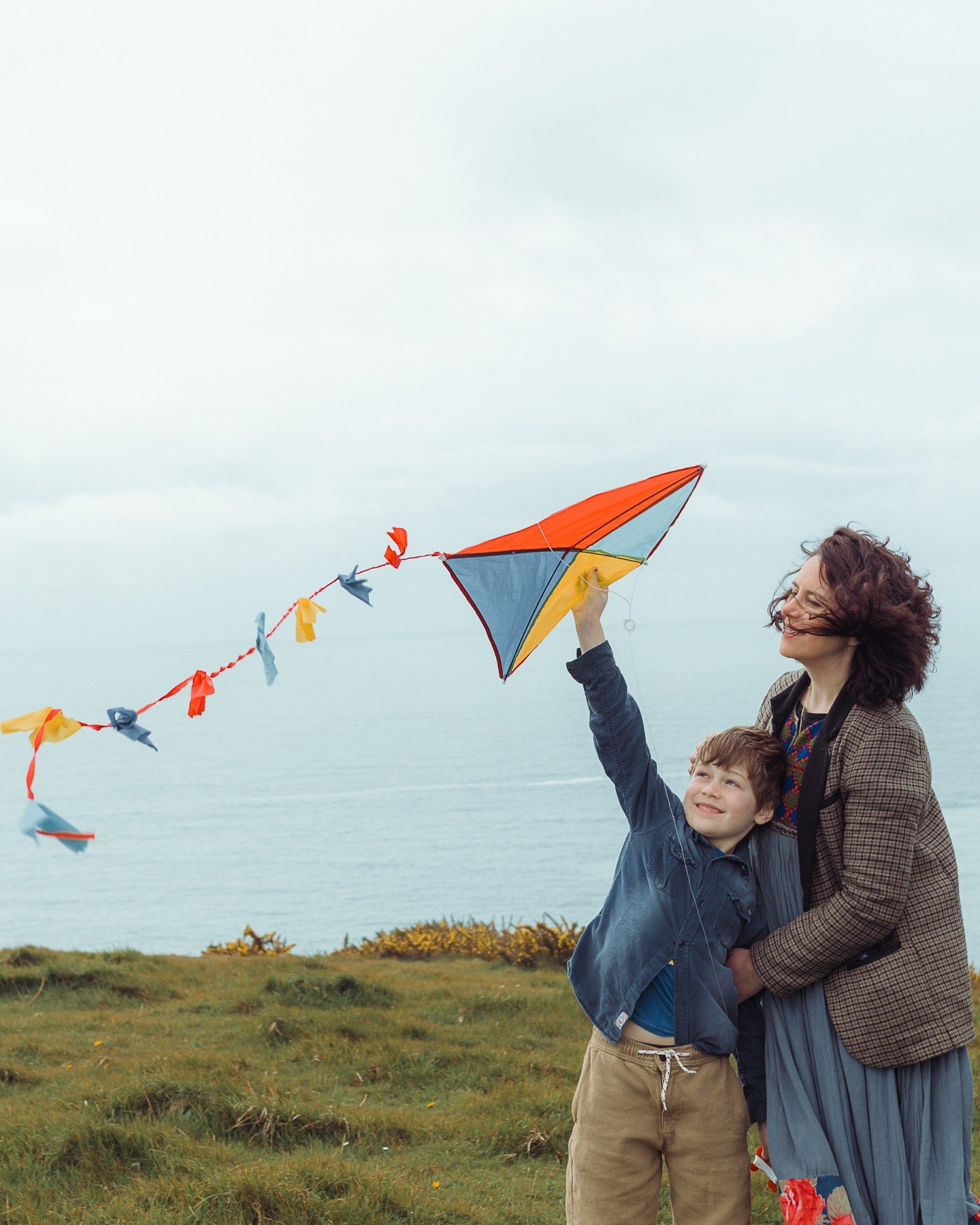 All the holiday fun down in Dorset last week and a little shoot-a-long and adventure with my buddy @helenamphotography
.
.
We ran, we played, we danced, we twirled, we flew (kites and pretend aeroplanes) and finally a big family cuddle just in time b