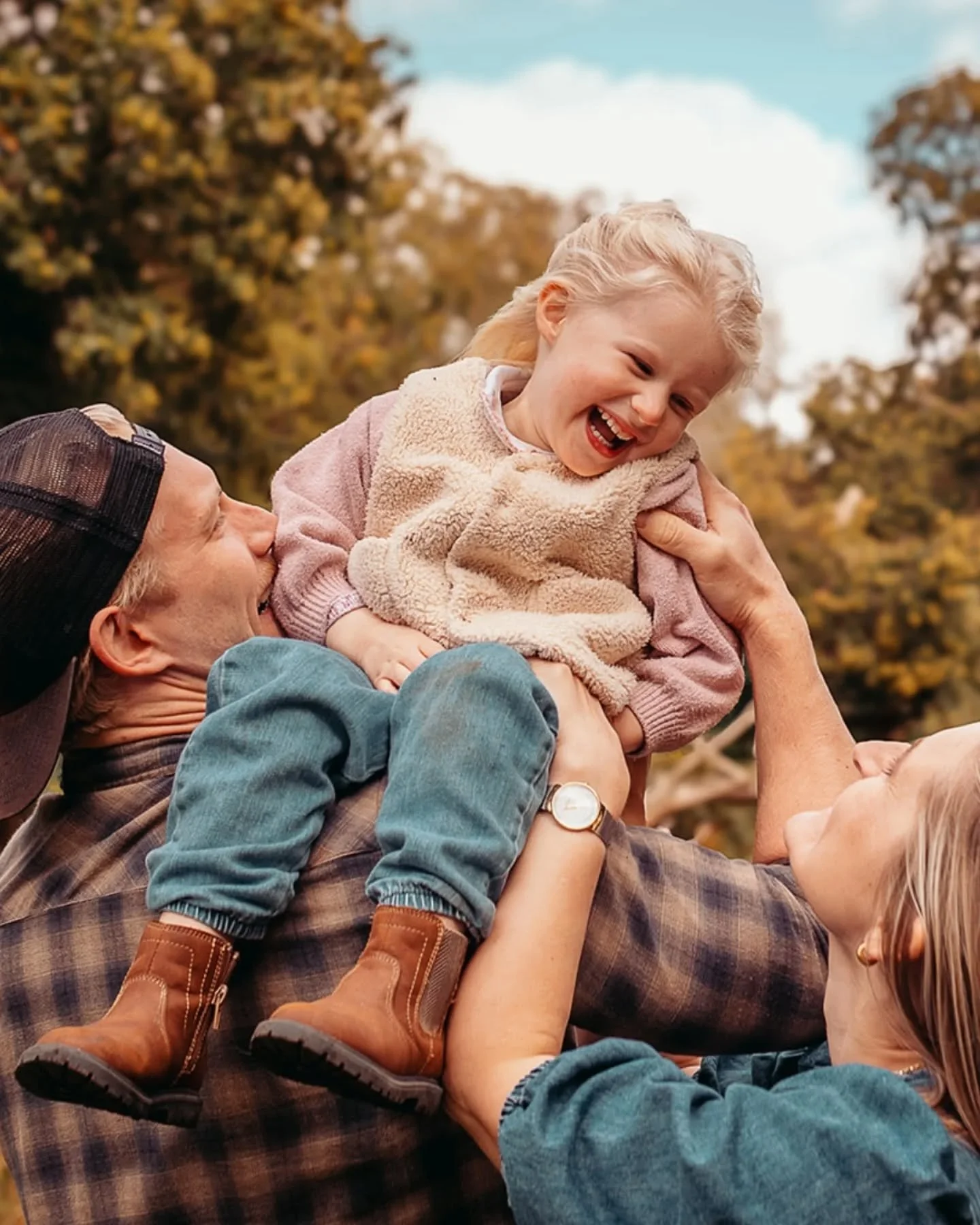 These are the days...

If you&rsquo;re after posed photos with everyone smiling at the camera in every picture...I'm probably not the photographer for you.

But if you love the idea of a relaxed, fun session full of &mdash; giggles, tickles, zoomies,
