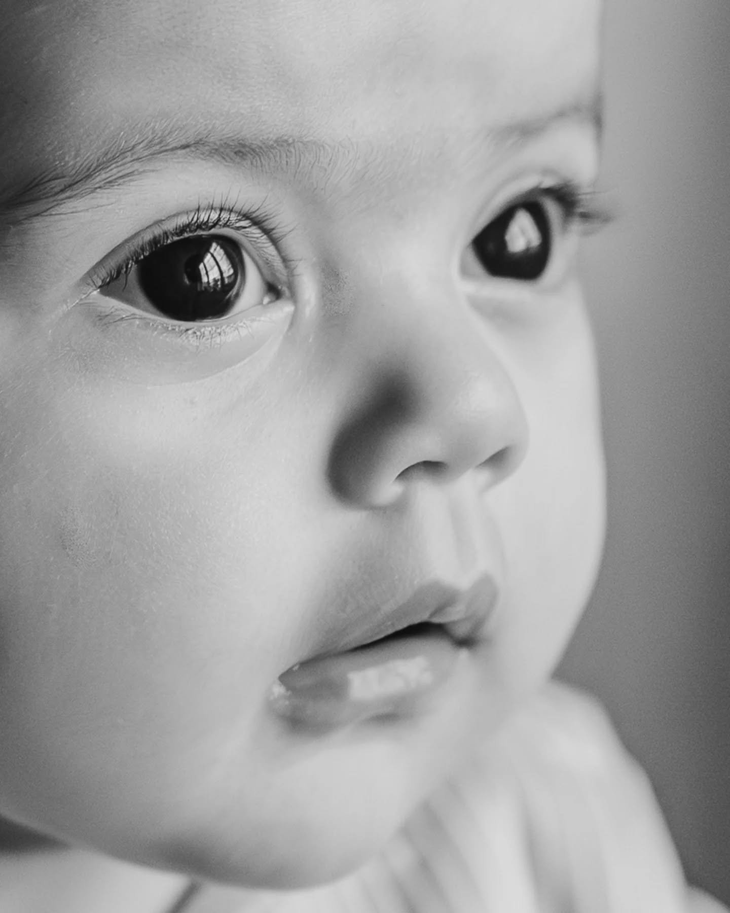 I&rsquo;m still smiling thinking about this year&rsquo;s Spring Mini Sessions and all the magical little moments&hellip; 🌸

The cutest big brother cuddles his four-week-old sibling,
baby bunnies in knitted hats 🐰
and the sweetest moment between two