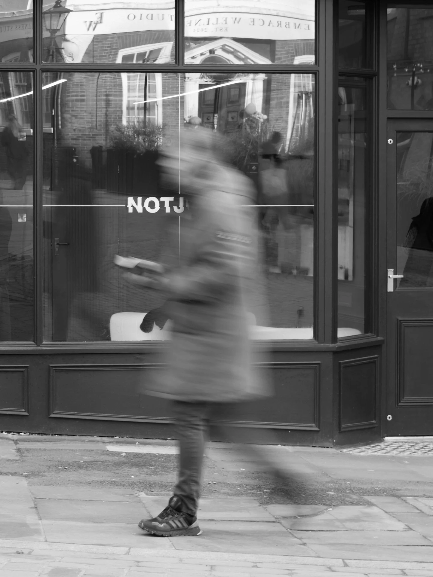 Great to see both shops so busy at the moment! 

What you say really does matter, we are passionate about the details, and you the clients really see that! 

4000 5 star reviews +

Thank you