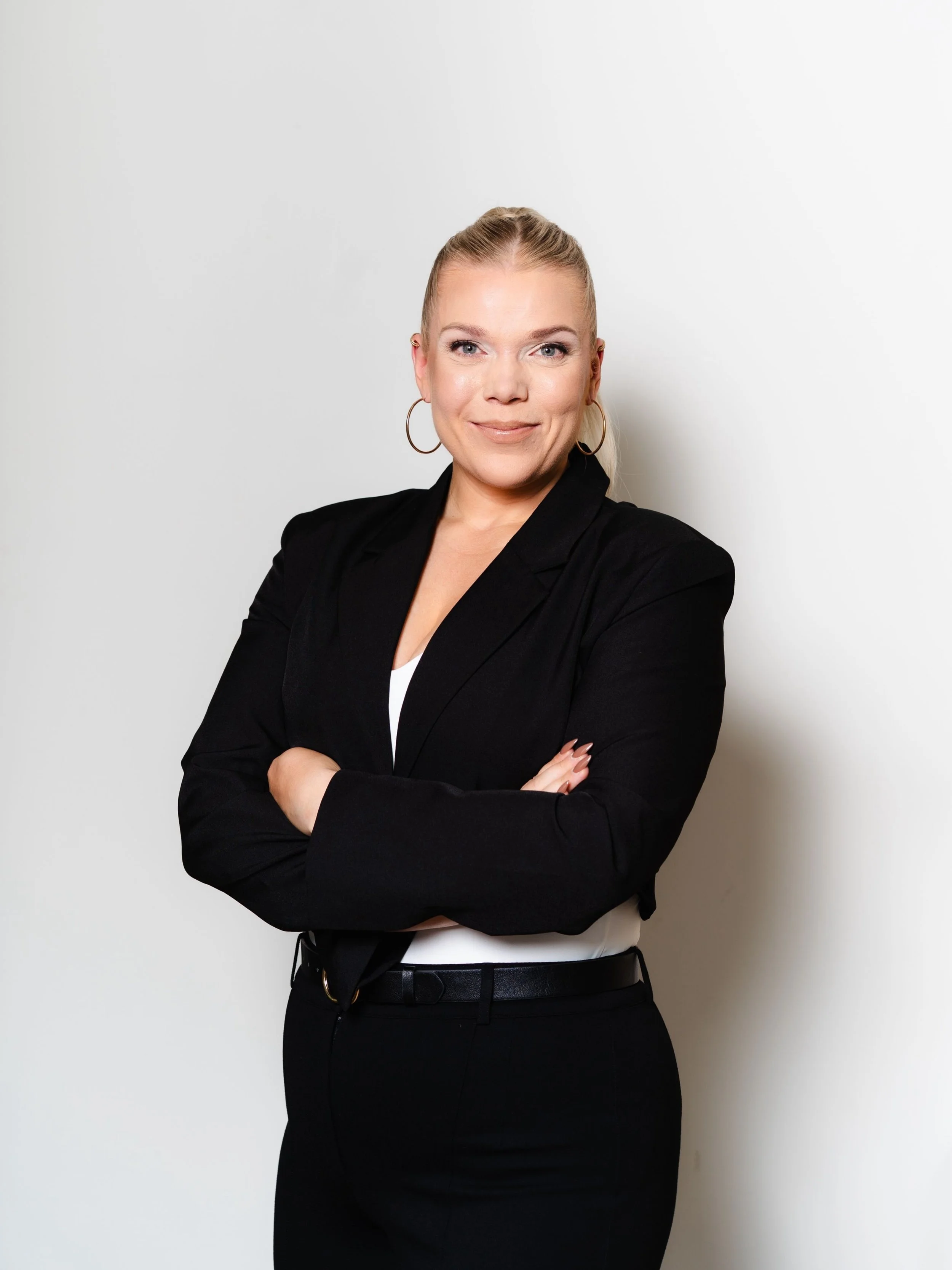 Pitk&auml; pohdinta ja satulassa ollaan. Valmiina hommiin saadakseni &auml;&auml;nest&auml;jien luottamuksen olla ensi kev&auml;&auml;n&auml; kansanedustaja Kokoomuksen riveist&auml; Keski-Suomesta.

Miksi musta hevonen? Se on Tekij&auml; X, jonka me