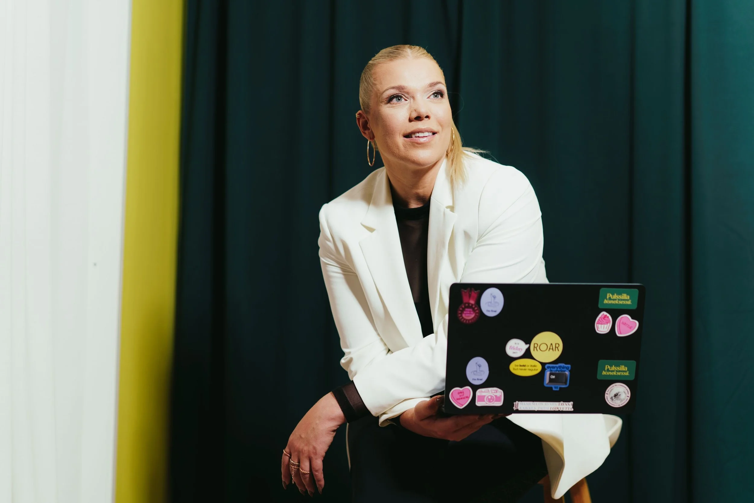 Yritt&auml;jyys ja ty&ouml; on minulle el&auml;m&auml;ntapa, olen todennut, ett&auml; suhtaudun siihen huippu-urheilijan asenteella.💛

@roaraccounts on p&auml;&auml;ty&ouml;ni. Rakennamme @redsveniina , maailman parhaan yhti&ouml;kumppanin, ja meid&