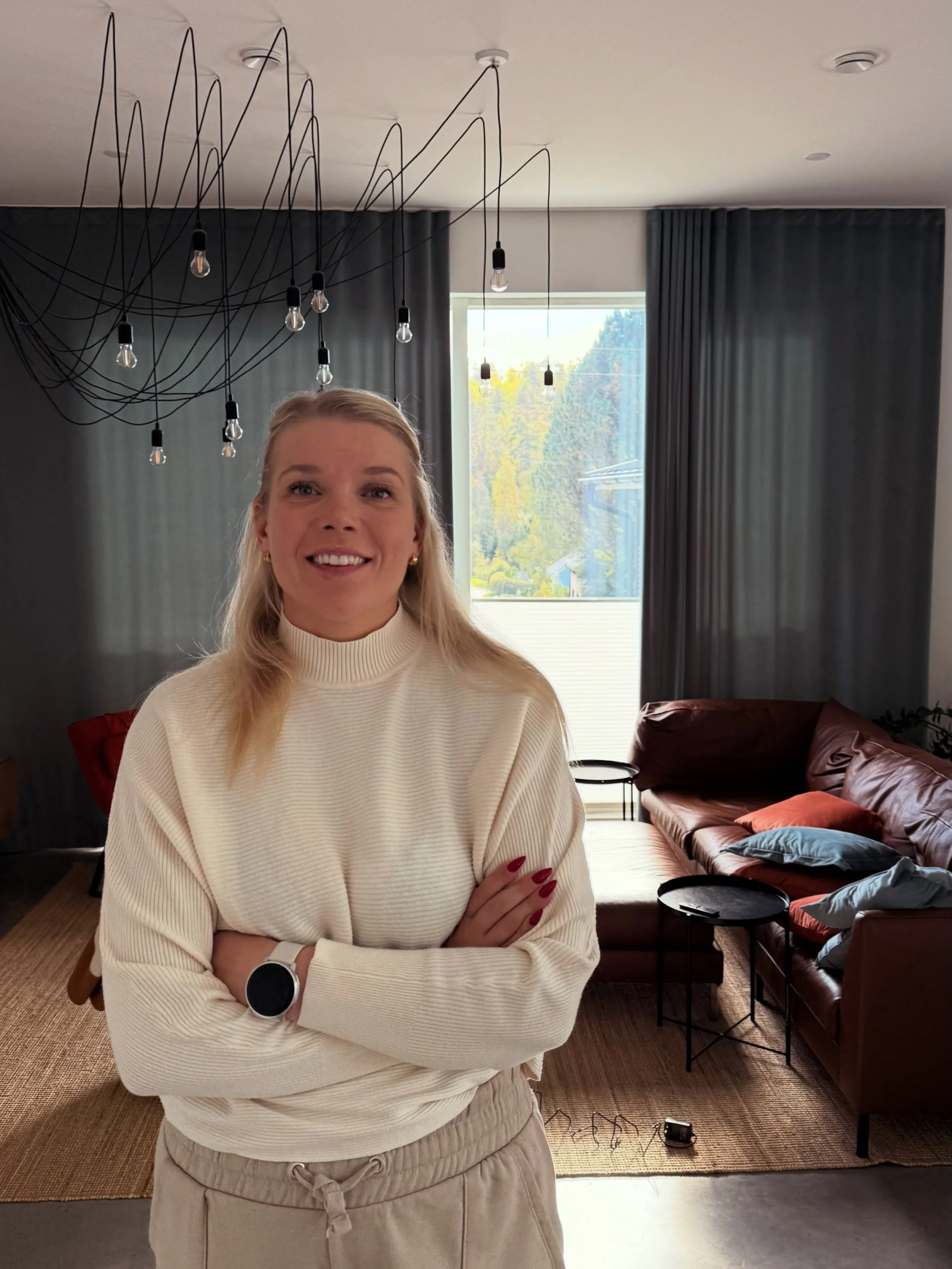 37.

Joskus el&auml;m&auml; j&auml;rjest&auml;&auml; sellaisen viikon, ett&auml; tulevaisuuden suunnitelmat, kalenterit ja hienot puheet sek&auml; ajatukset lent&auml;&auml; romukoppaan sekunnissa.

T&auml;m&auml; oli sellainen. 

Somessa on ollut hi