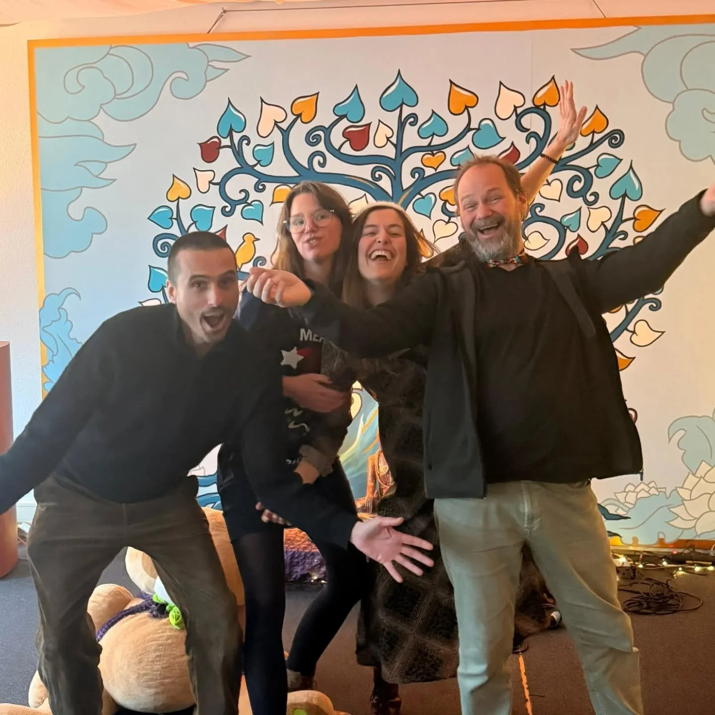 Fijne kerst gewenst, lieve mensen! 🎄🎁❣️

Groetjes van ons ❤️ (bestaande uit alleen maar top-modellen, al zeggen we het zelf 😅)